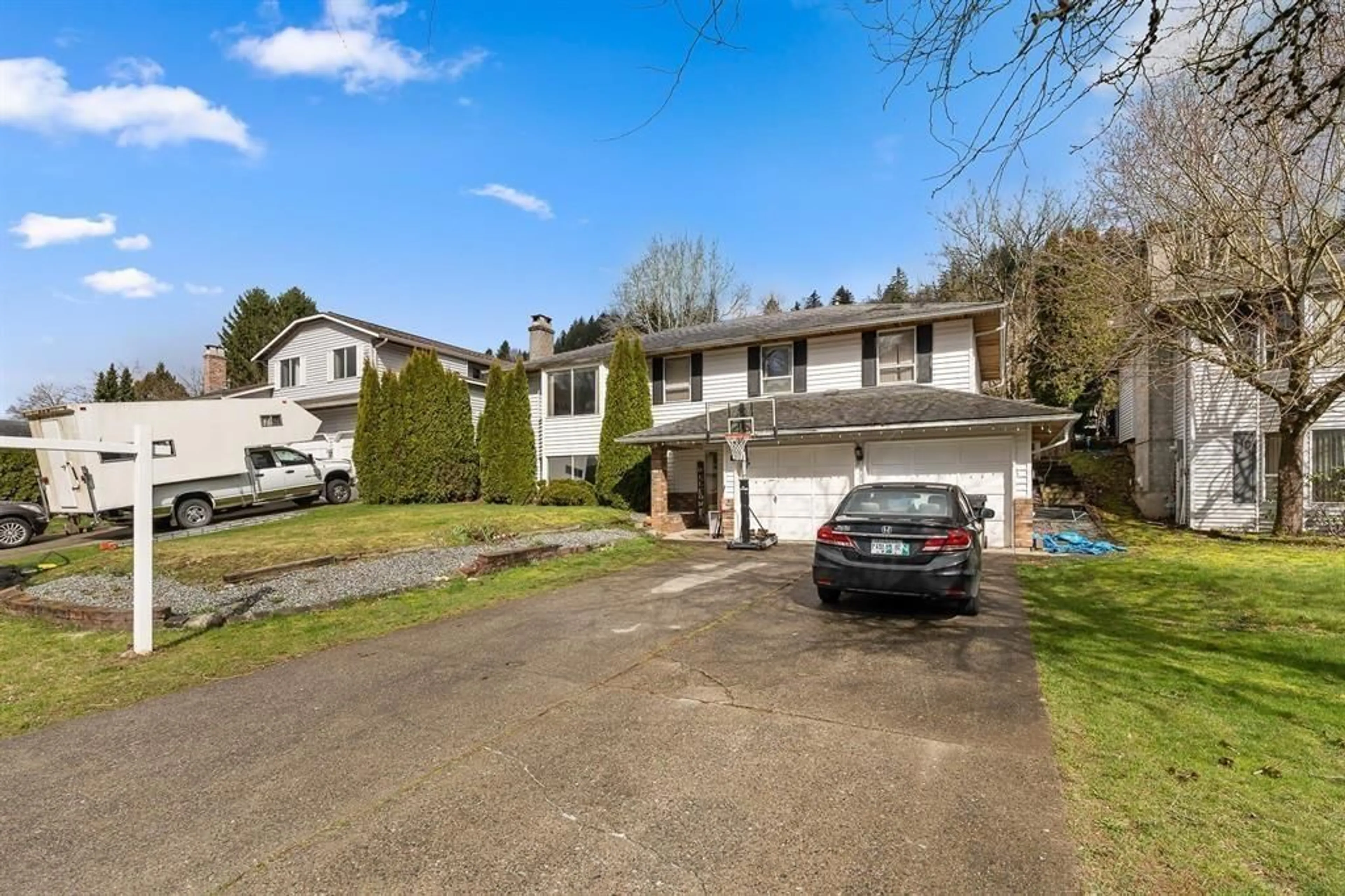 A pic from outside/outdoor area/front of a property/back of a property/a pic from drone, street for 2300 HARPER DRIVE, Abbotsford British Columbia V3G2B2