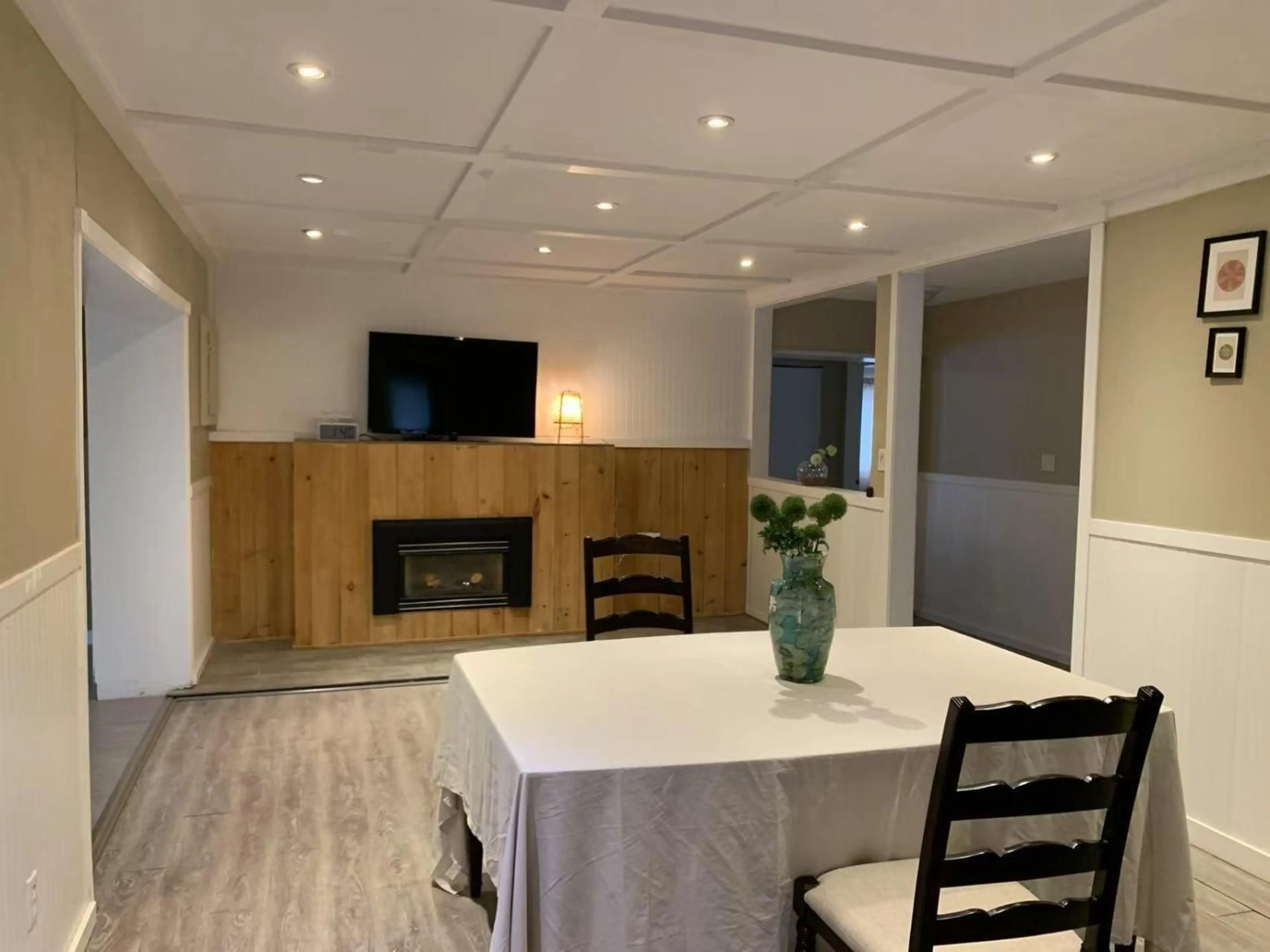 Dining room, wood/laminate floor for 48301 CHILLIWACK LAKE ROAD, Sardis - Chwk River Valley British Columbia V4Z1B8