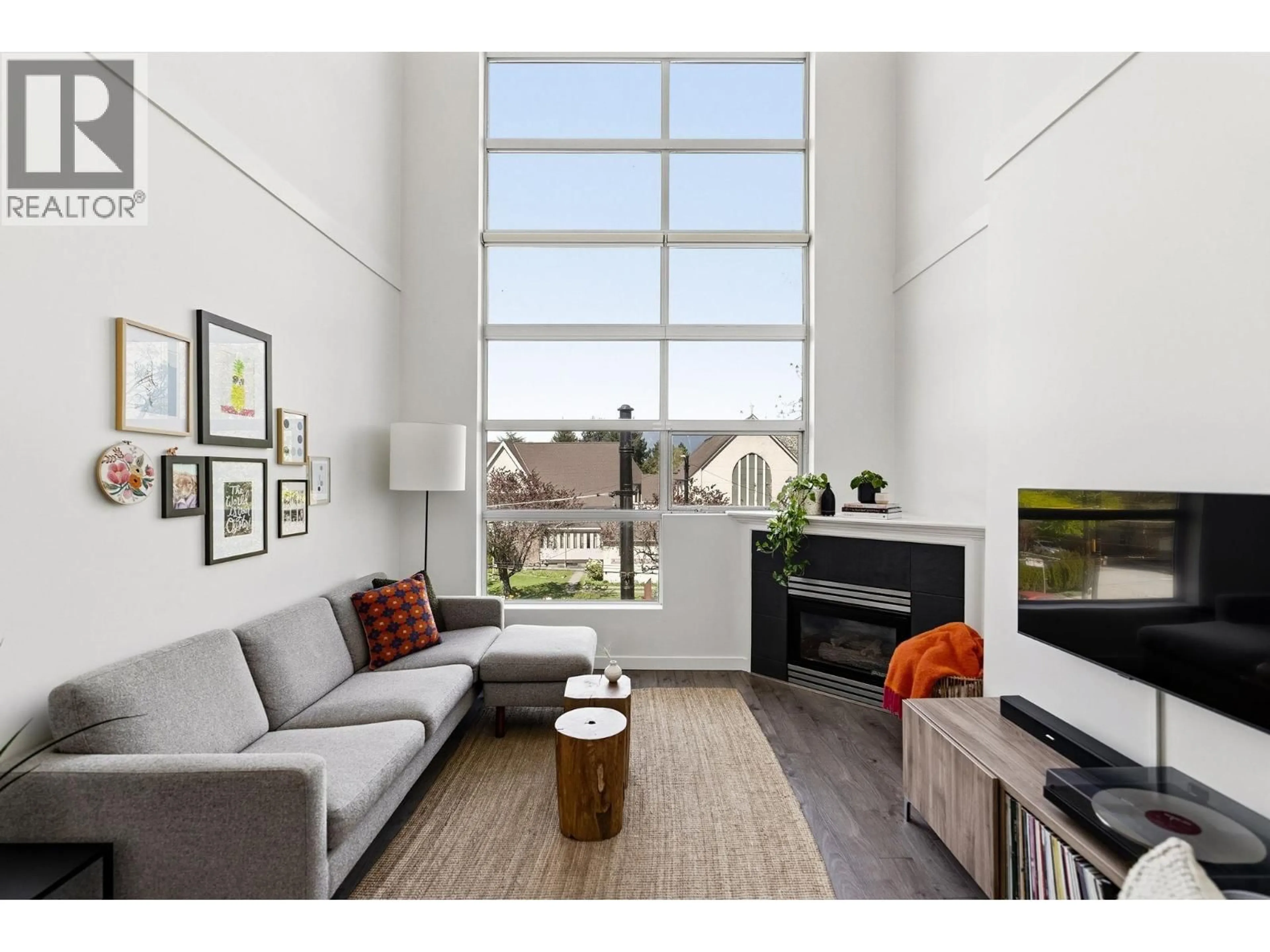 Living room with furniture, unknown for 327 - 418 BROADWAY, Vancouver British Columbia V5T1X2