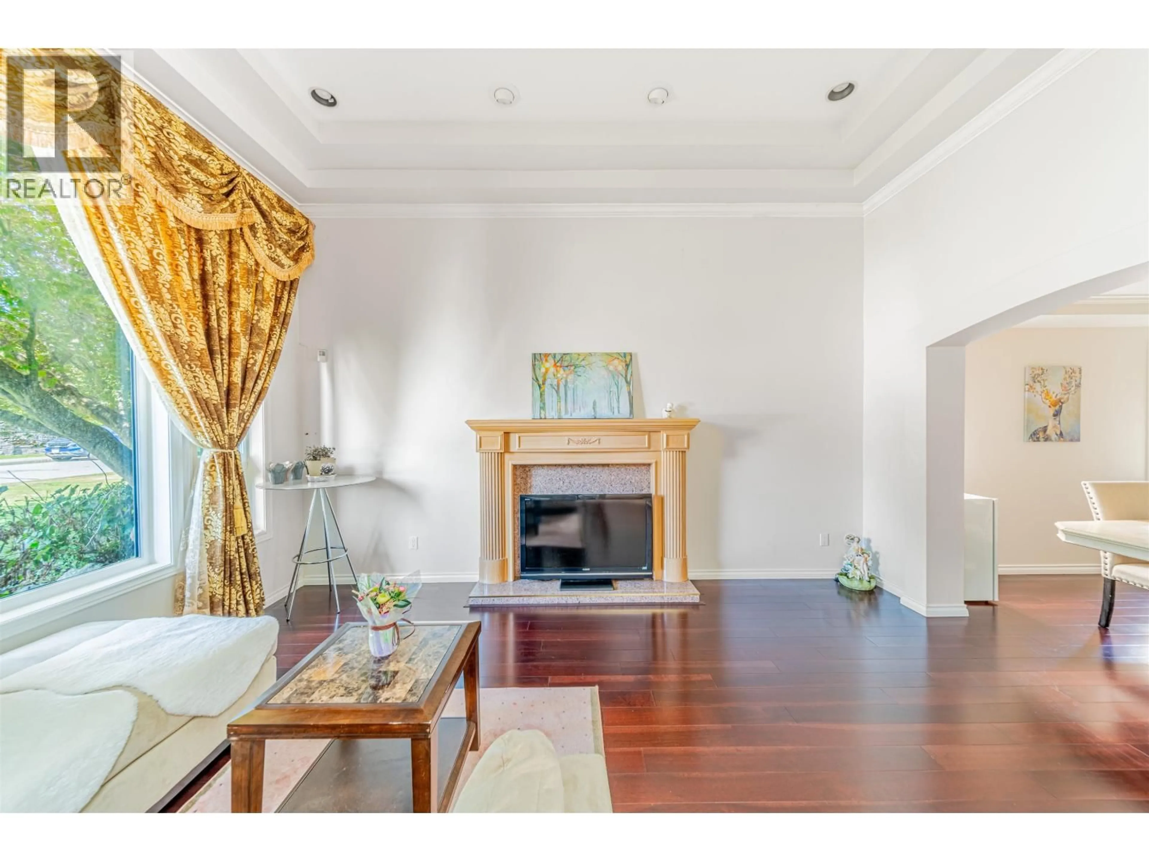 Living room with furniture, wood/laminate floor for 6660 LIVINGSTONE PLACE, Richmond British Columbia V7C5N1
