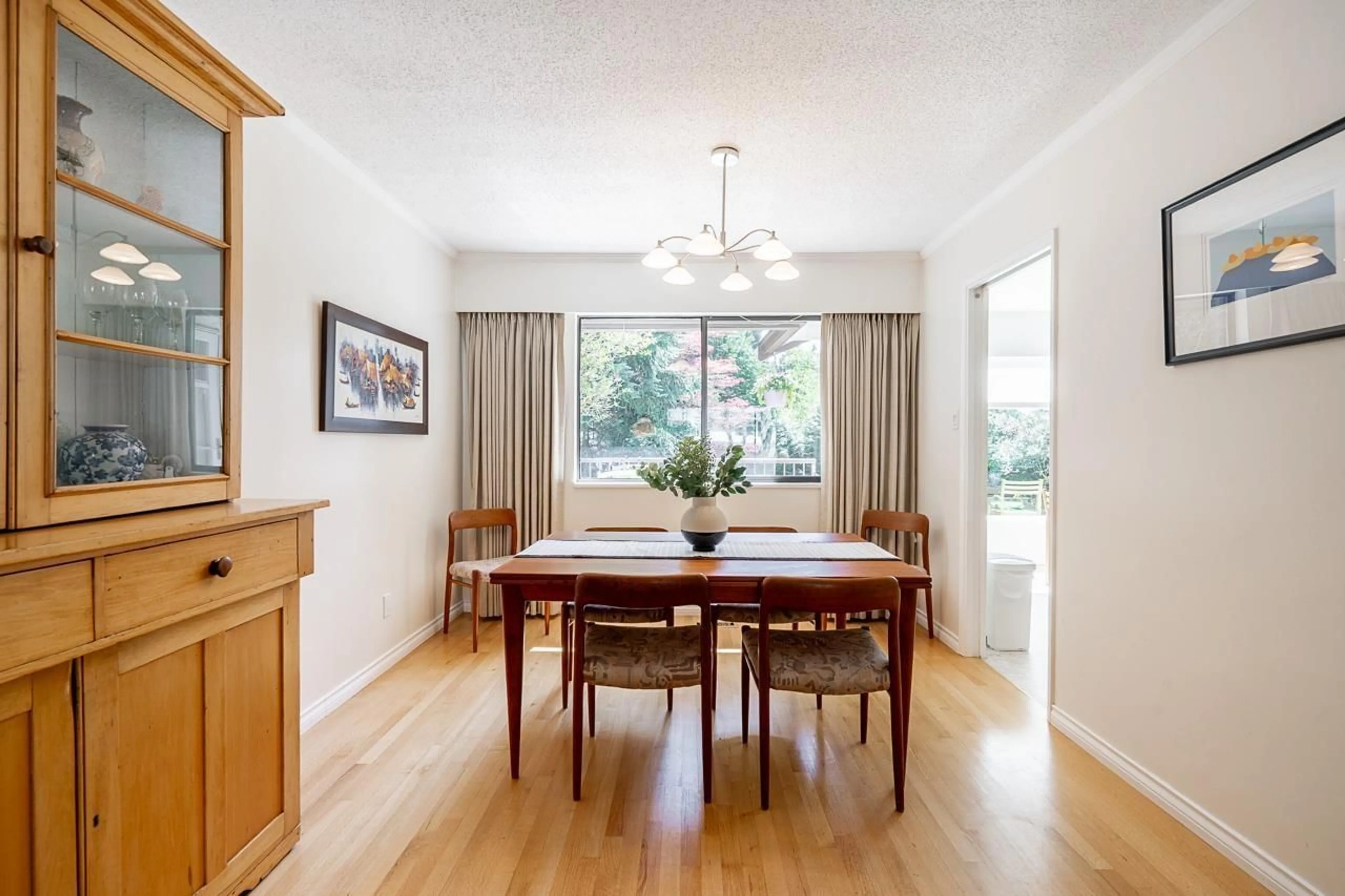 Dining room, wood/laminate floor for 14586 18 AVENUE, Surrey British Columbia V4A5V5