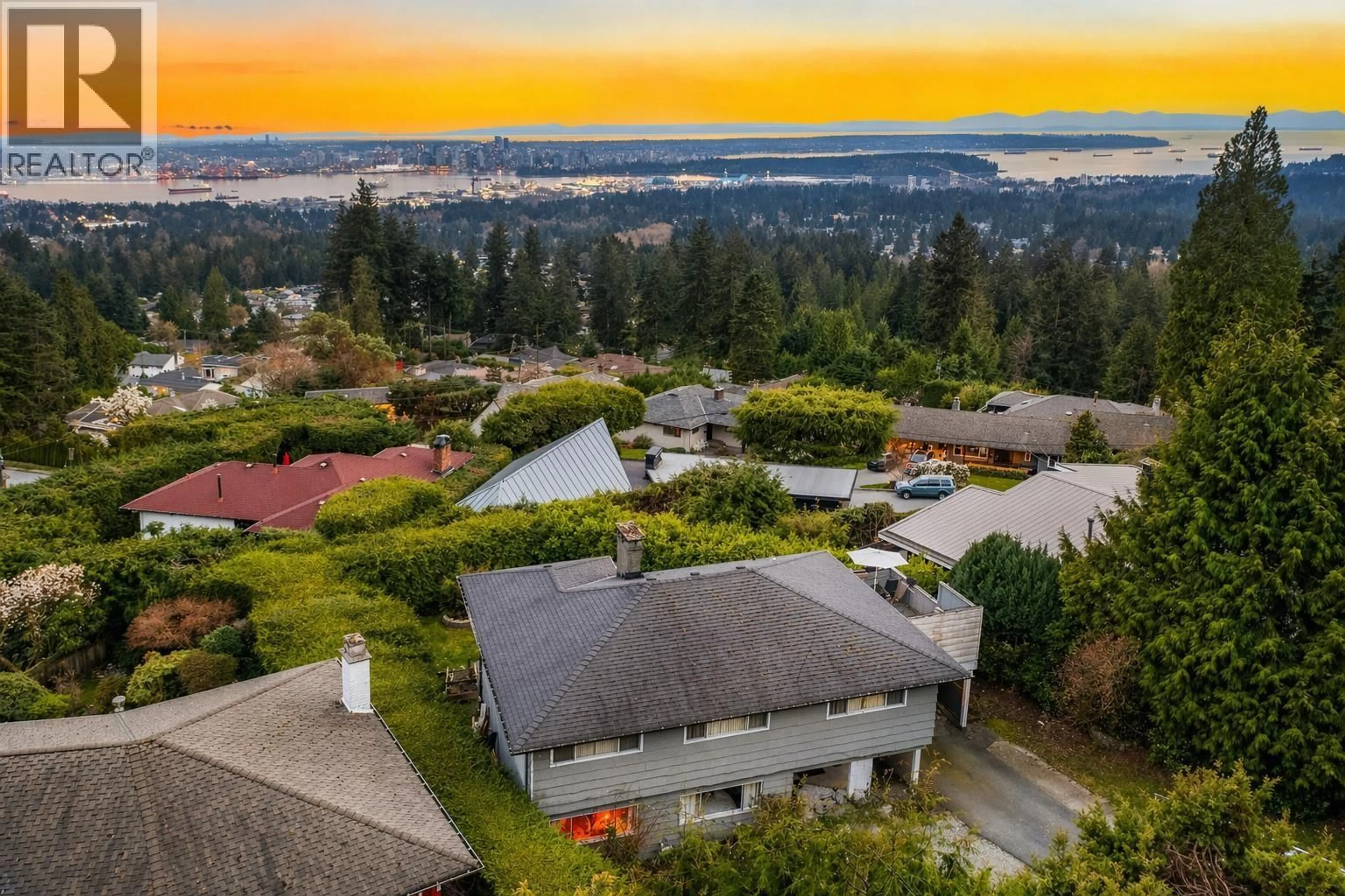 A pic from outside/outdoor area/front of a property/back of a property/a pic from drone, unknown for 403 NEWDALE COURT, North Vancouver British Columbia V7N3H3