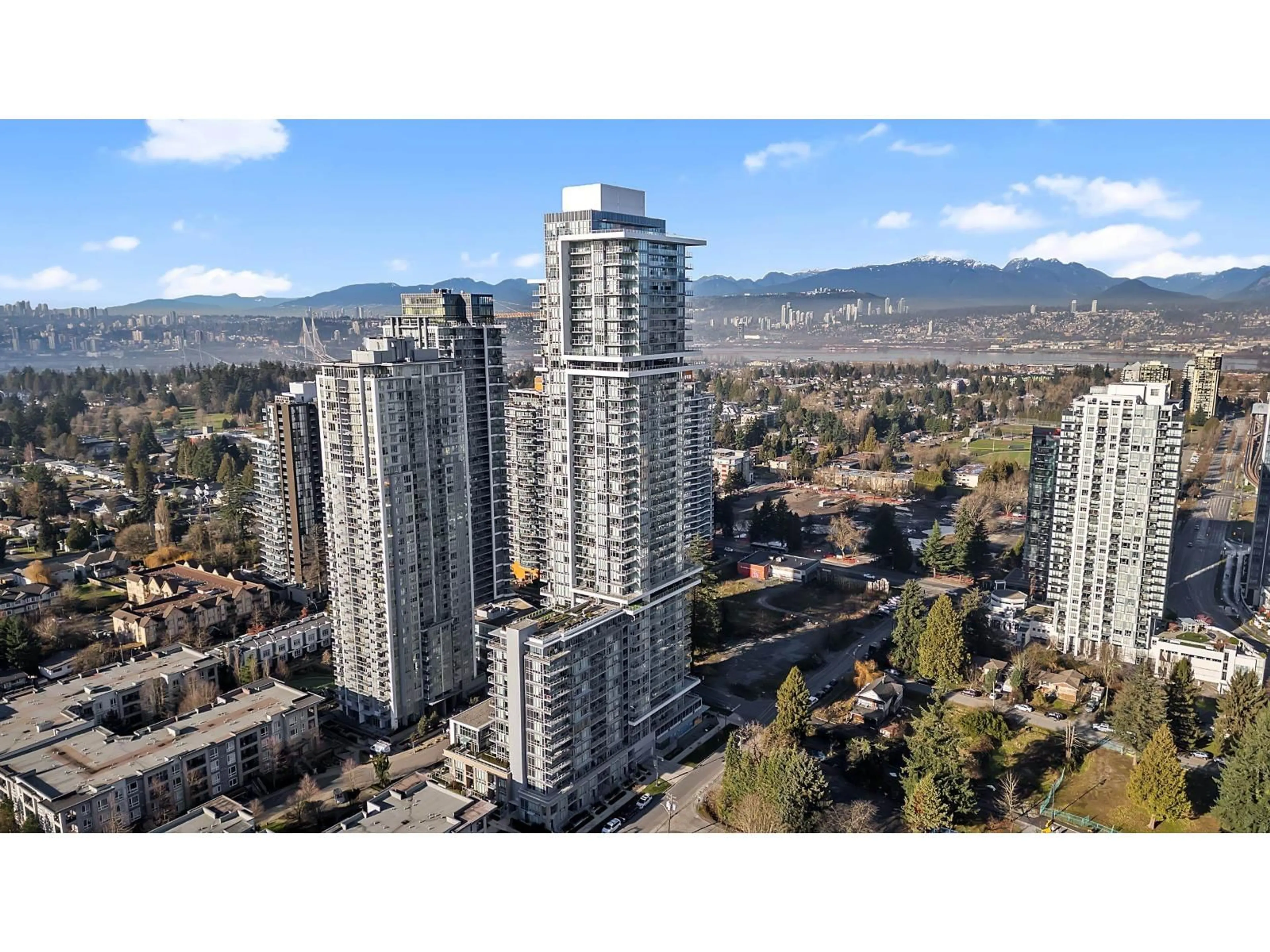 A pic from outside/outdoor area/front of a property/back of a property/a pic from drone, city buildings view from balcony for 2004 - 13350 CENTRAL AVENUE, Surrey British Columbia V3T0S1