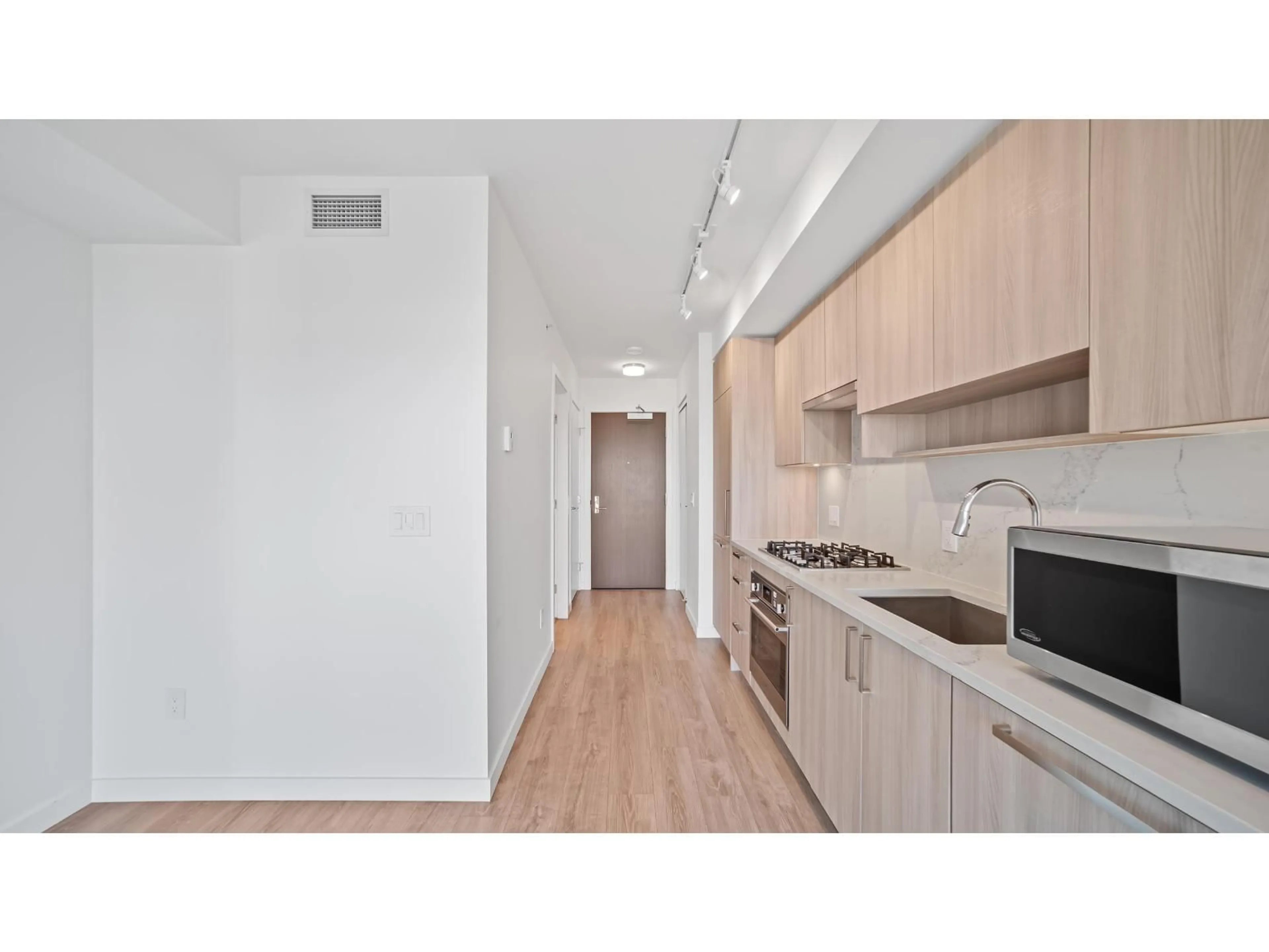 Standard kitchen, unknown for 2004 - 13350 CENTRAL AVENUE, Surrey British Columbia V3T0S1