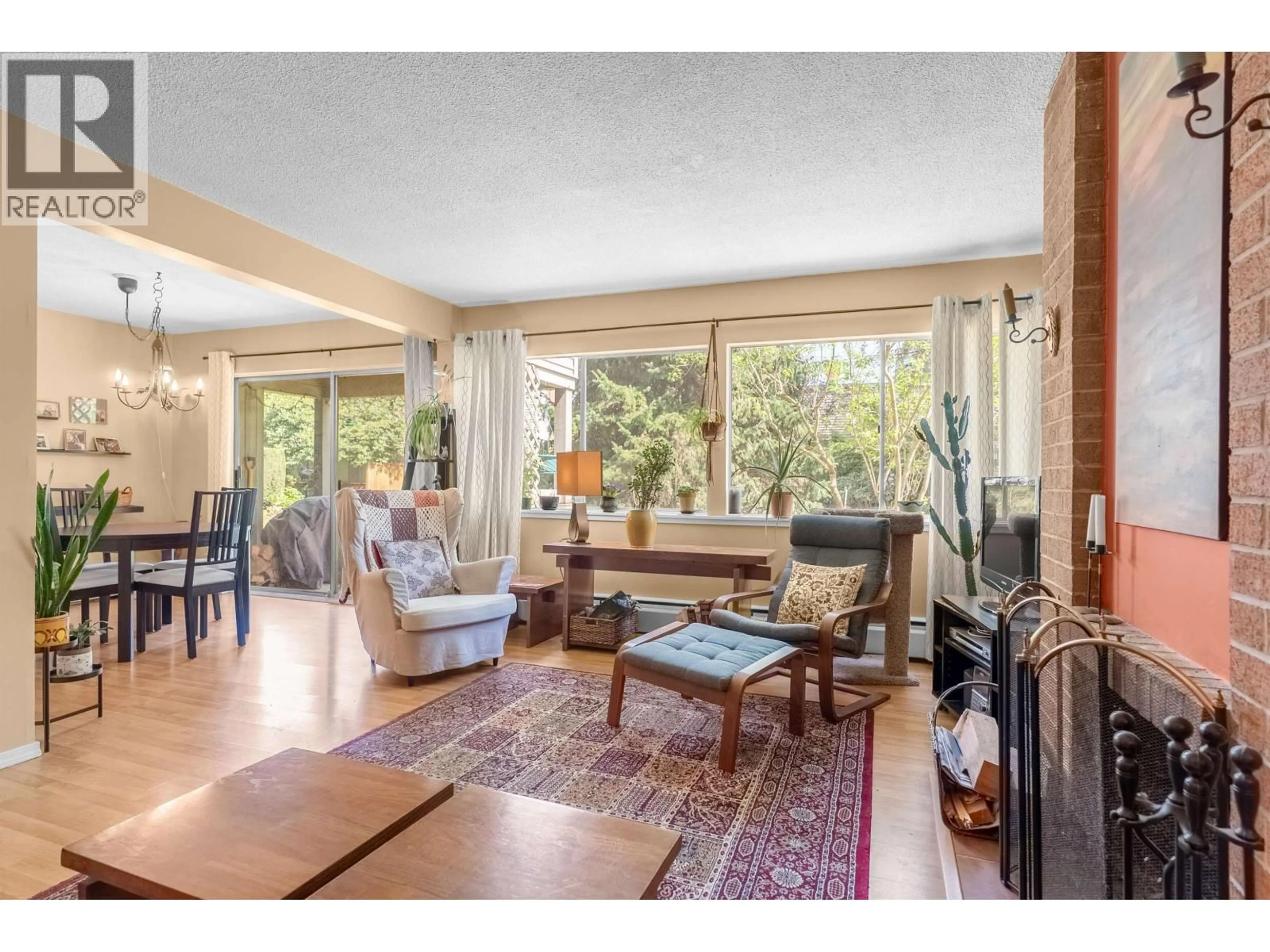 Living room with furniture, wood/laminate floor for 844 WESTVIEW DRIVE, North Vancouver British Columbia V7N3X8