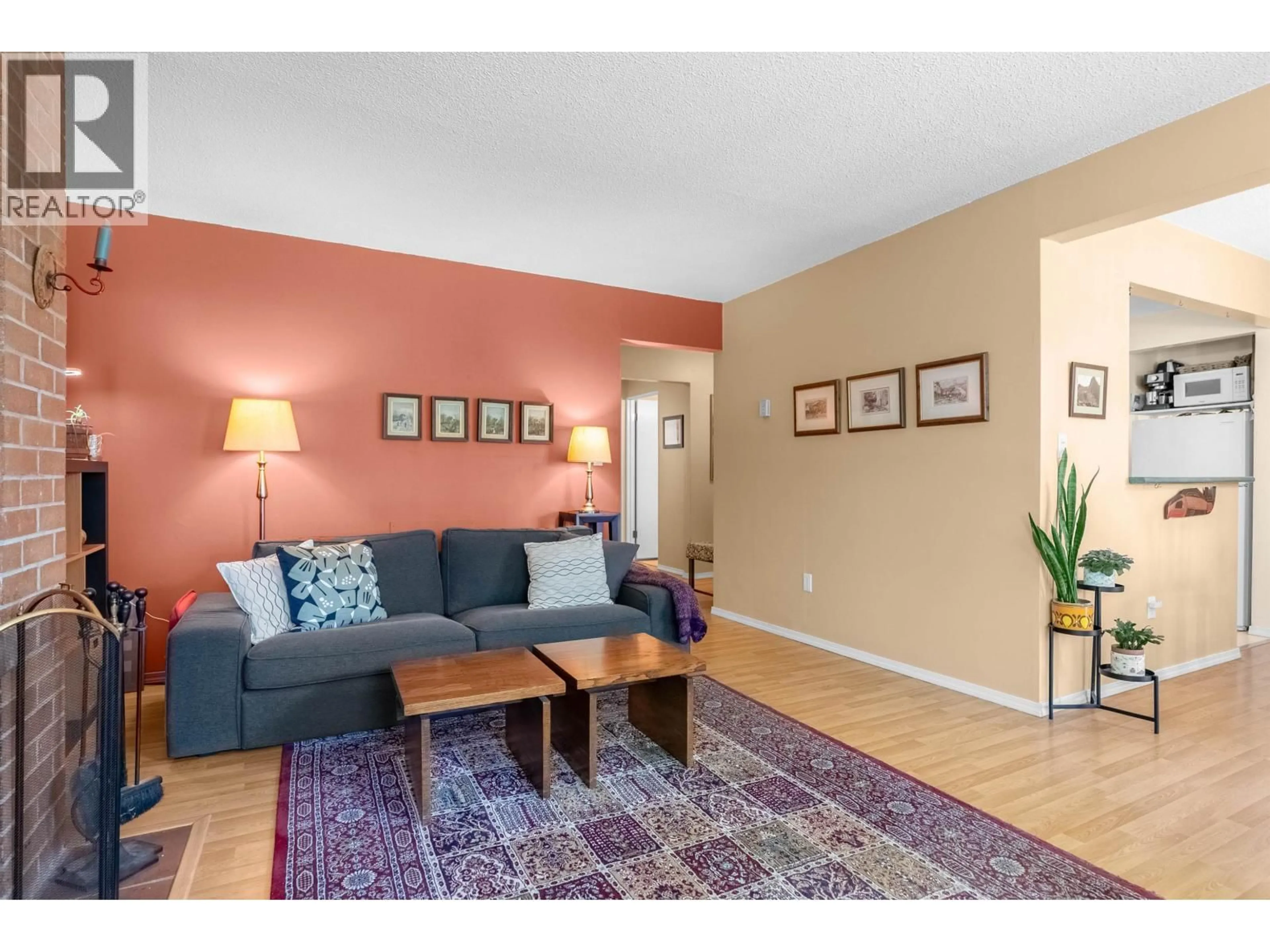 Living room with furniture, wood/laminate floor for 844 WESTVIEW DRIVE, North Vancouver British Columbia V7N3X8