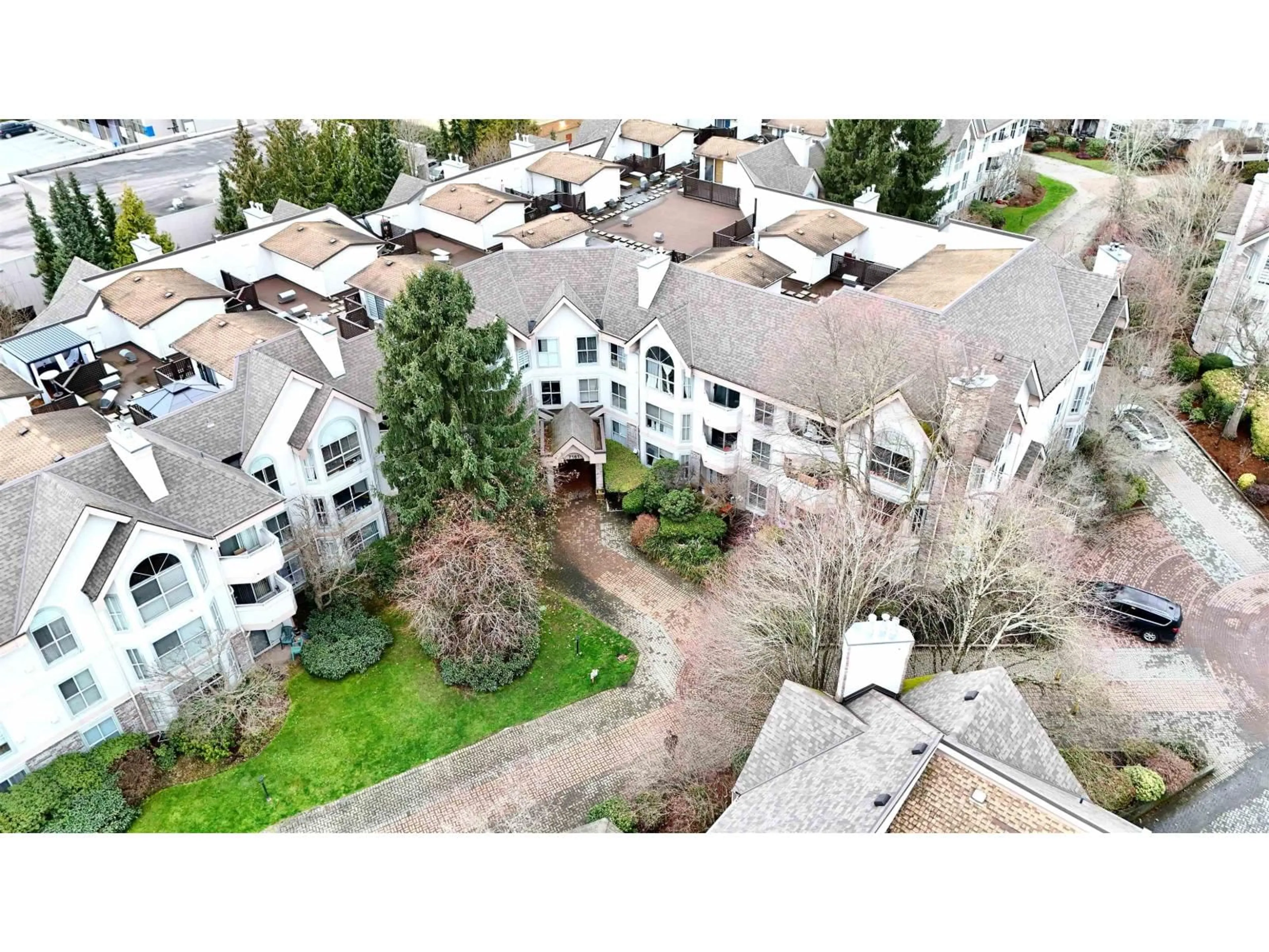 A pic from outside/outdoor area/front of a property/back of a property/a pic from drone, unknown for 222 - 7161 121 STREET, Surrey British Columbia V3W1G8