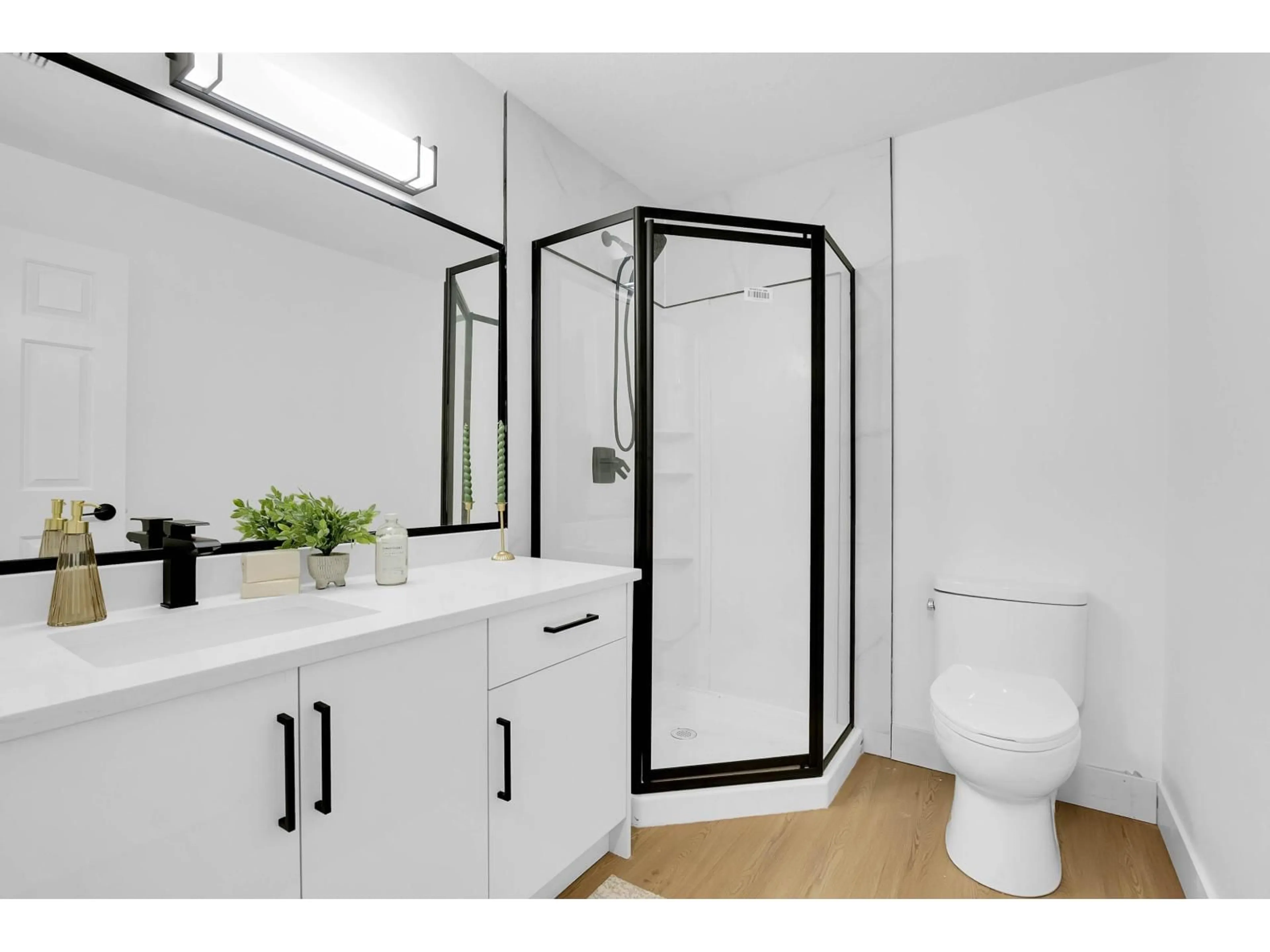 Standard bathroom, ceramic/tile floor for 219 - 5710 201 STREET, Langley British Columbia V3A8A8