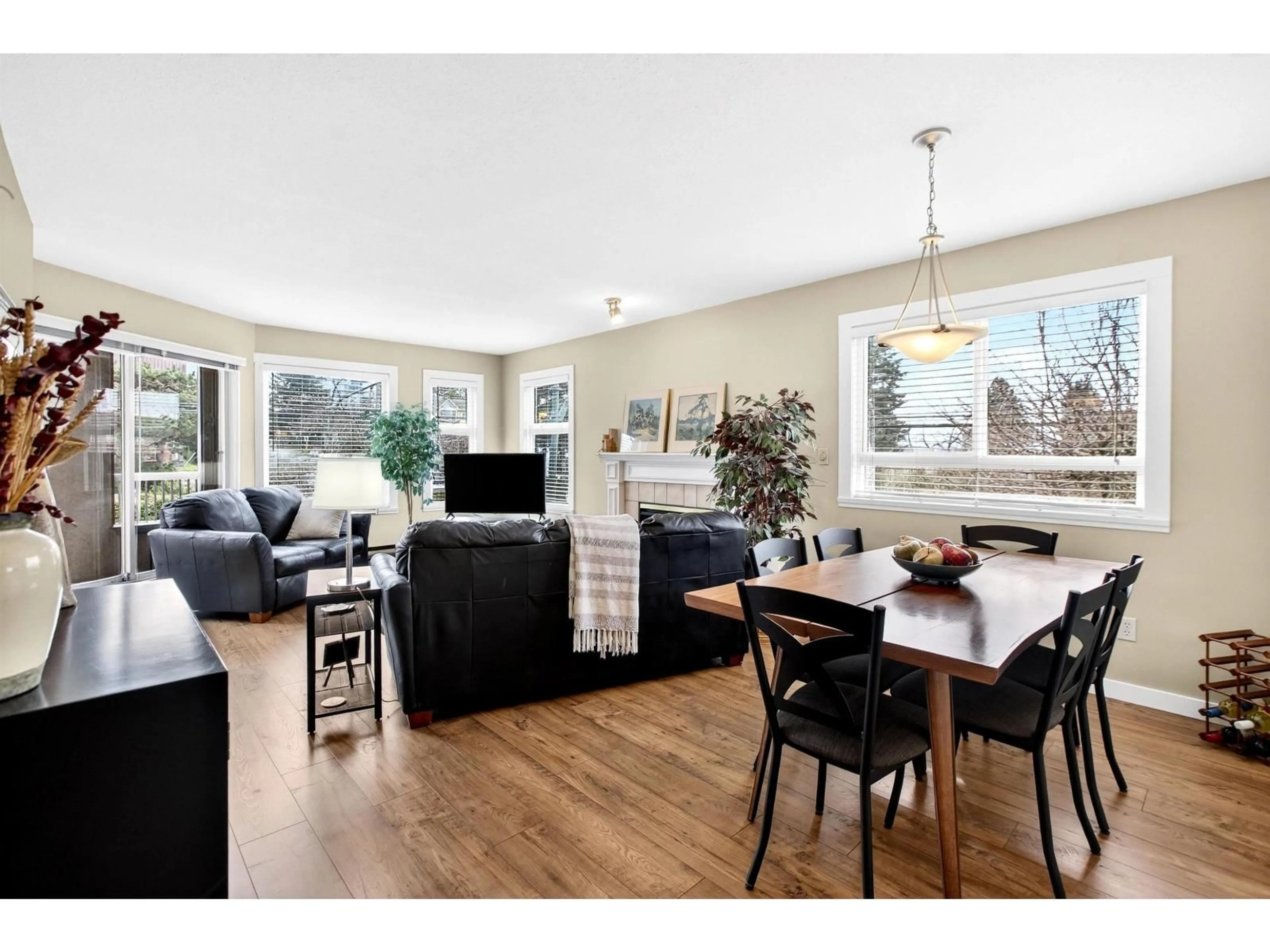 Unknown for 205 - 15035 THRIFT AVENUE, White Rock British Columbia V4B2K2