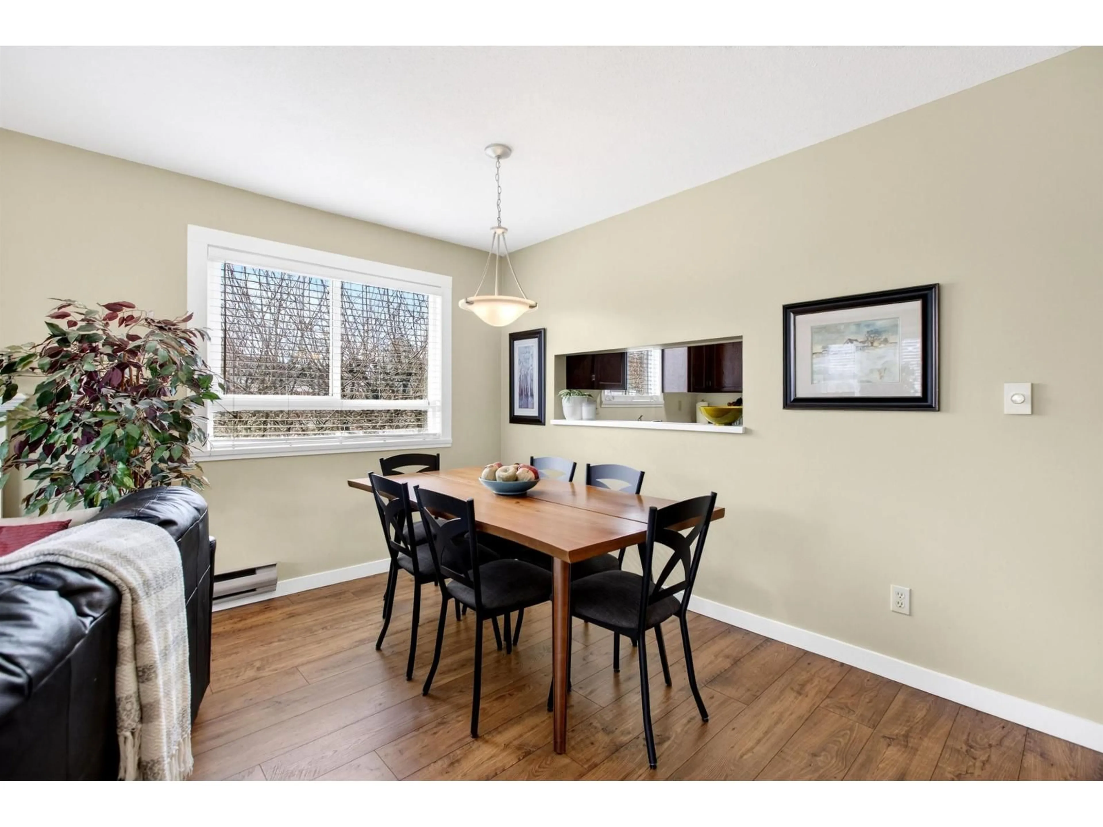 Dining room, wood/laminate floor for 205 - 15035 THRIFT AVENUE, White Rock British Columbia V4B2K2