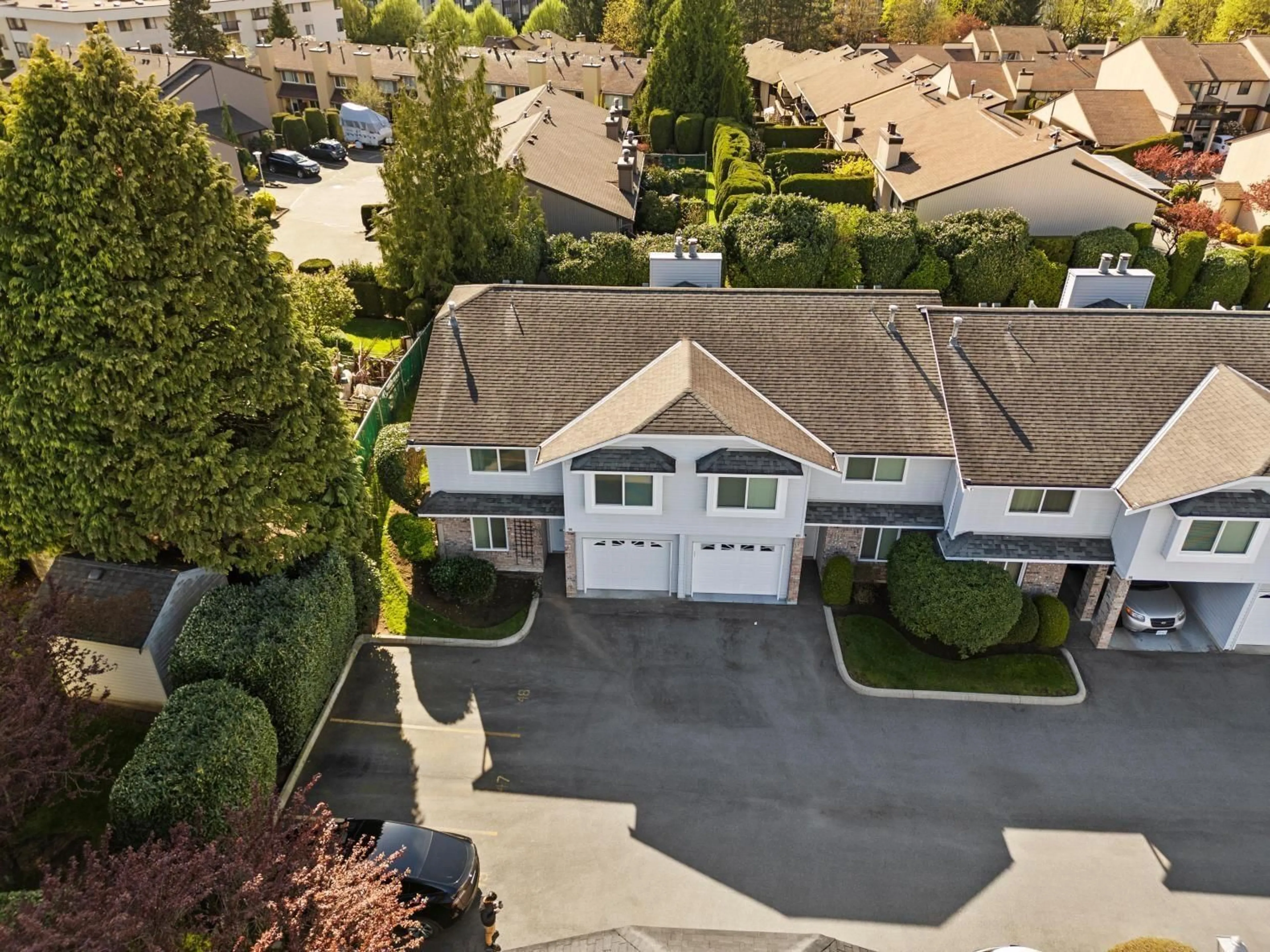 A pic from outside/outdoor area/front of a property/back of a property/a pic from drone, street for 48 - 2989 TRAFALGAR STREET, Abbotsford British Columbia V2S7X9