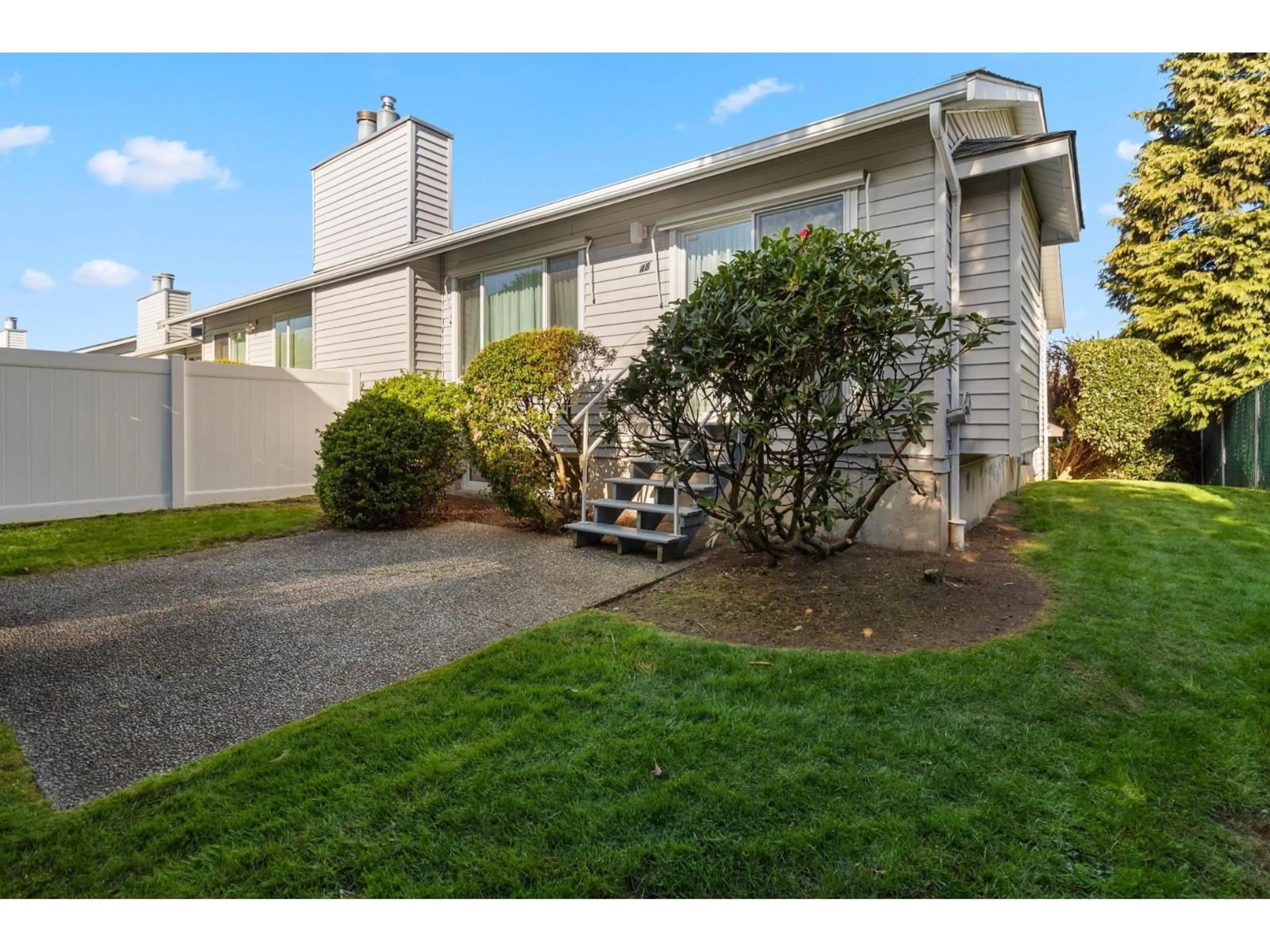 Home with vinyl exterior material, street for 48 - 2989 TRAFALGAR STREET, Abbotsford British Columbia V2S7X9