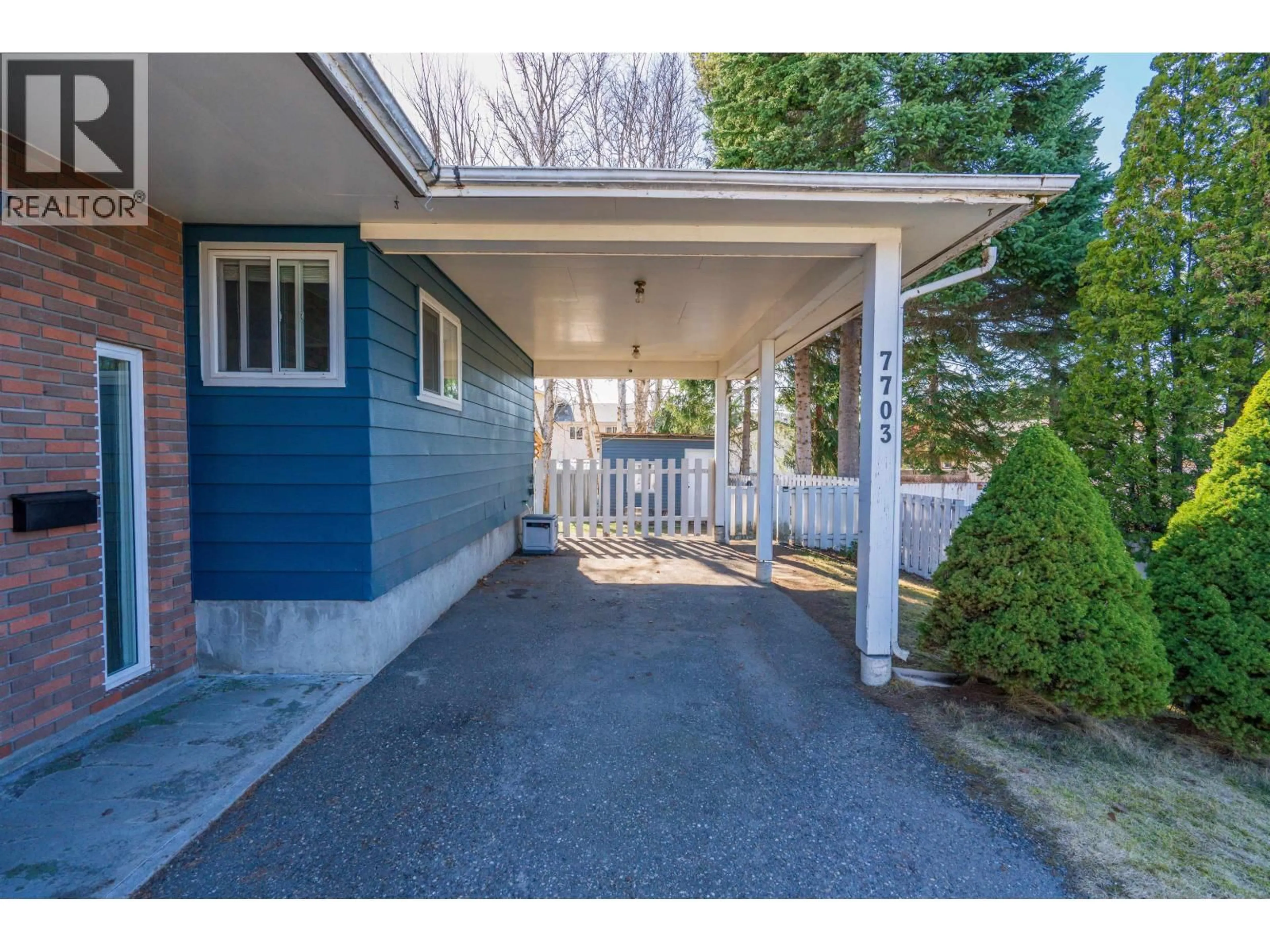 Indoor entryway for 7703 MCMASTER CRESCENT, Prince George British Columbia V2N3L3
