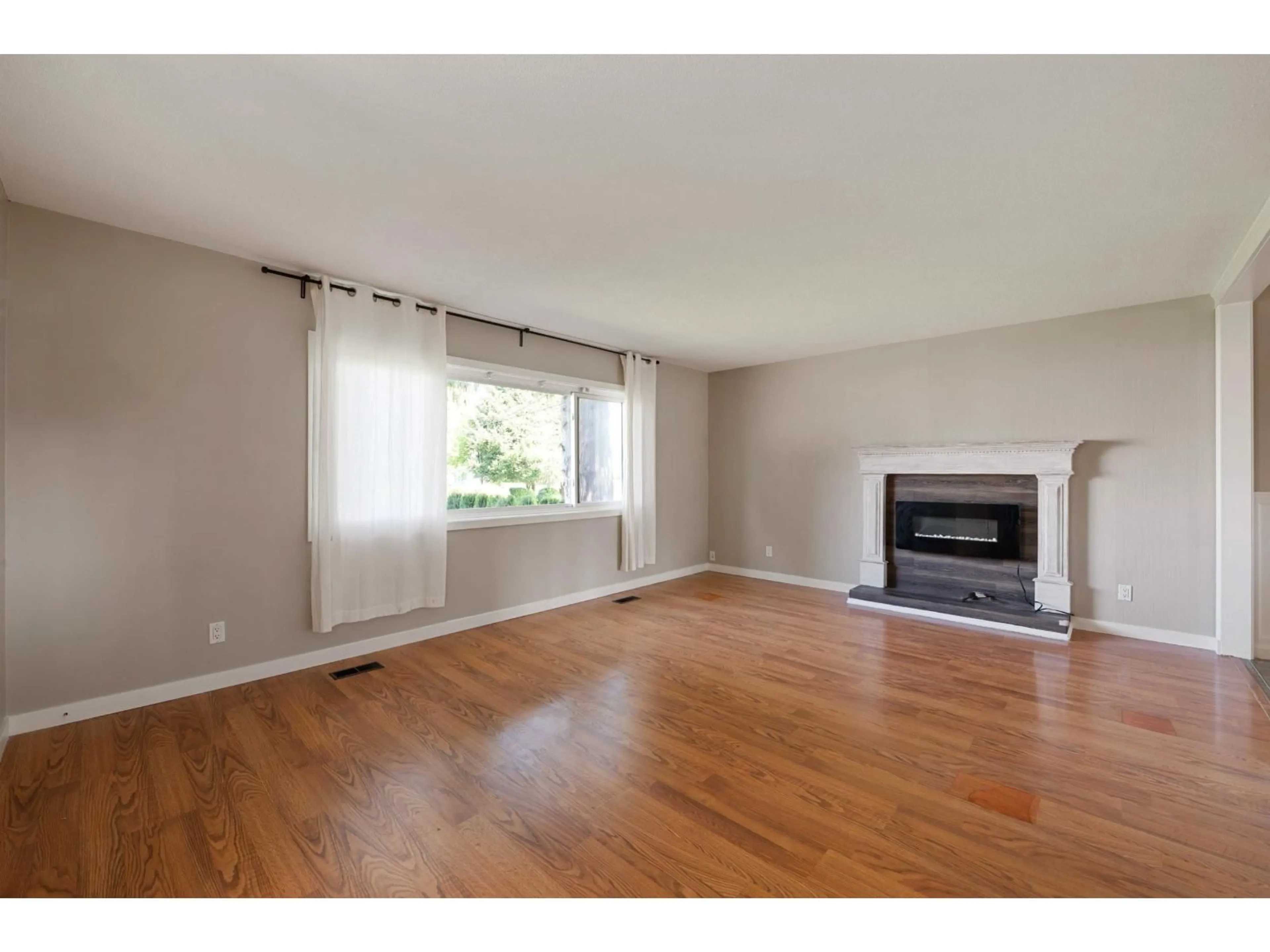 A pic of a room for 32446 MONTGOMERY AVENUE, Abbotsford British Columbia V2T6A3