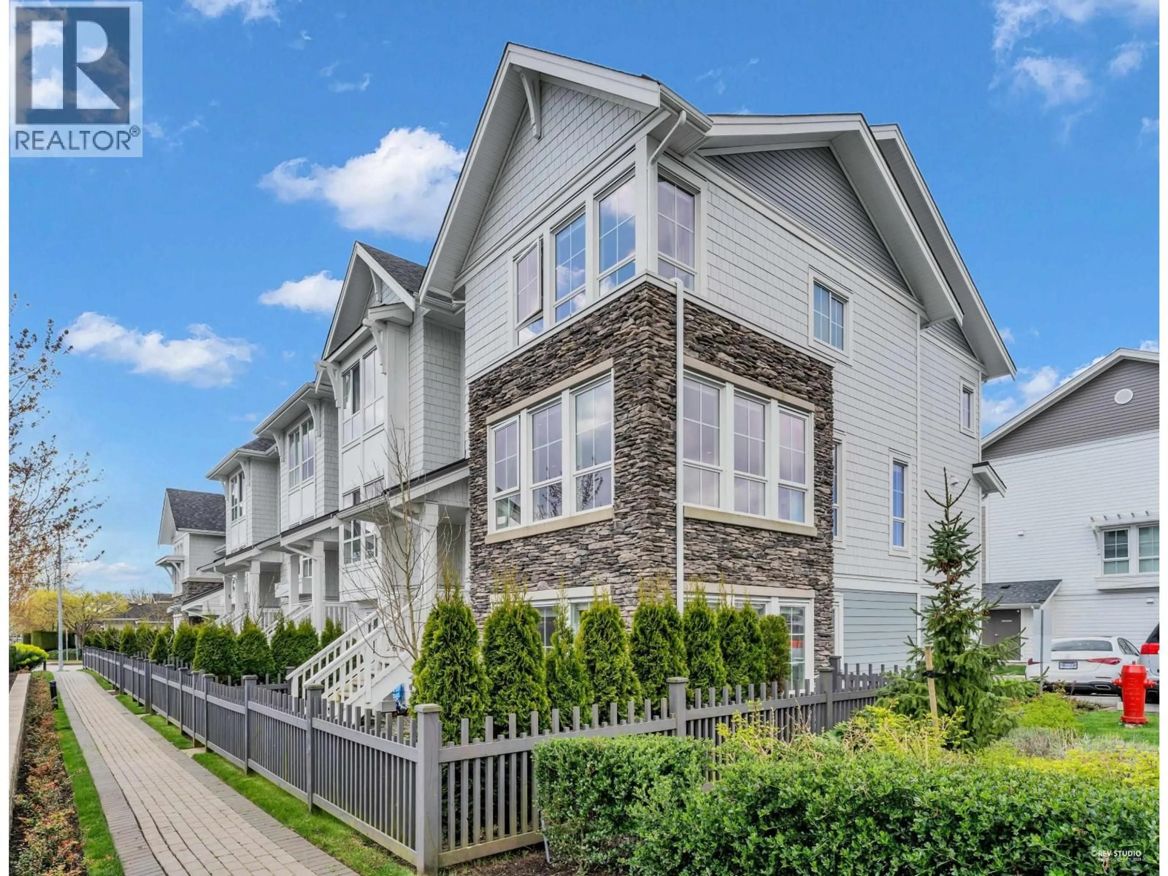 Home with vinyl exterior material, street for 103 - 5311 ADMIRAL WAY, Delta British Columbia V4K0E2