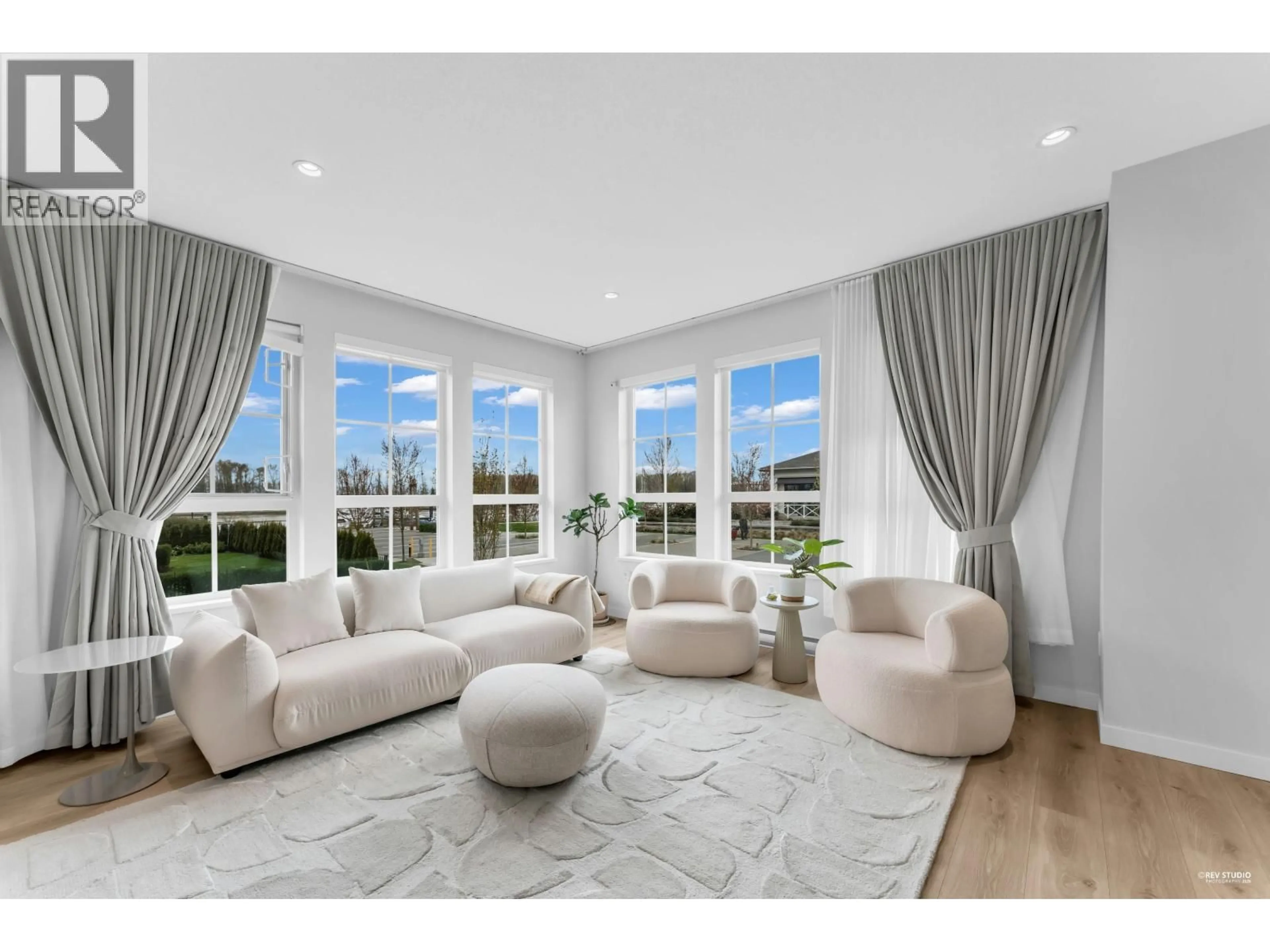 Living room with furniture, unknown for 103 - 5311 ADMIRAL WAY, Delta British Columbia V4K0E2