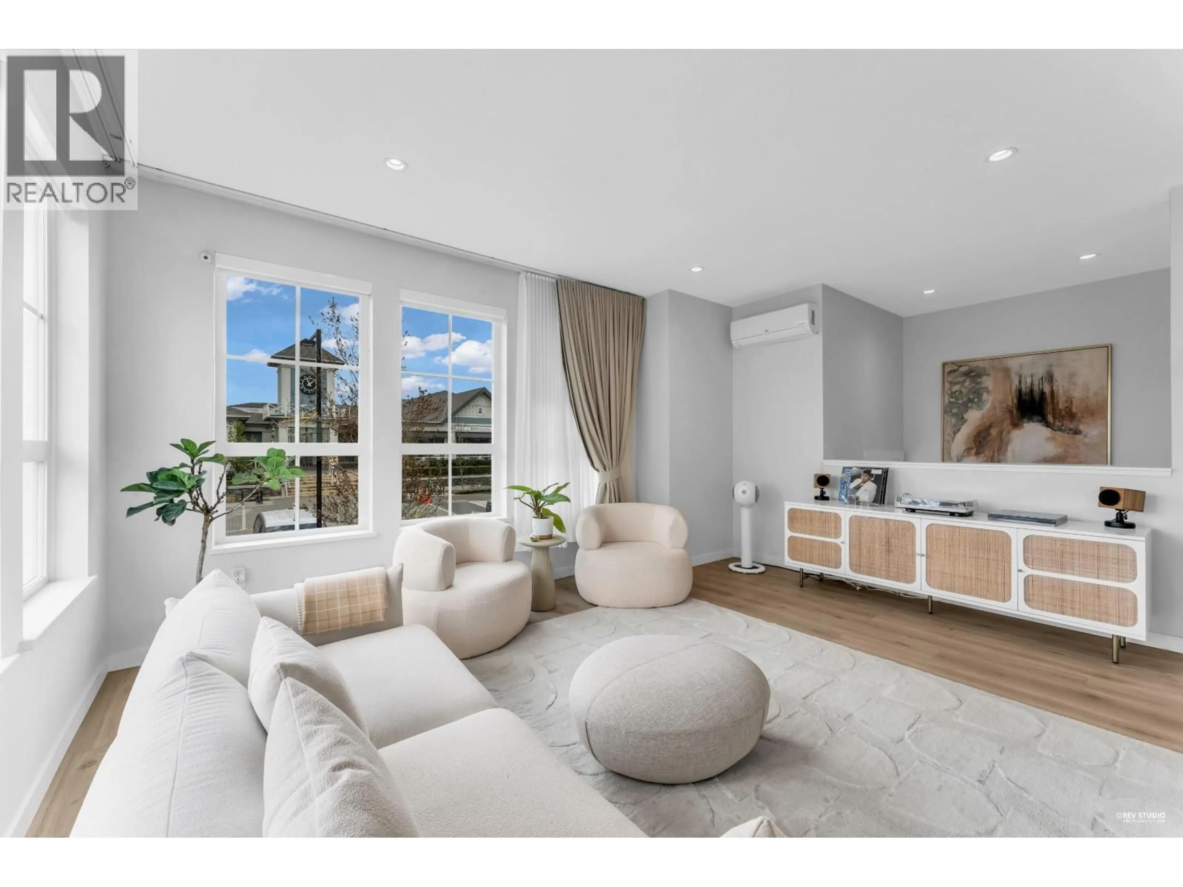 Living room with furniture, unknown for 103 - 5311 ADMIRAL WAY, Delta British Columbia V4K0E2
