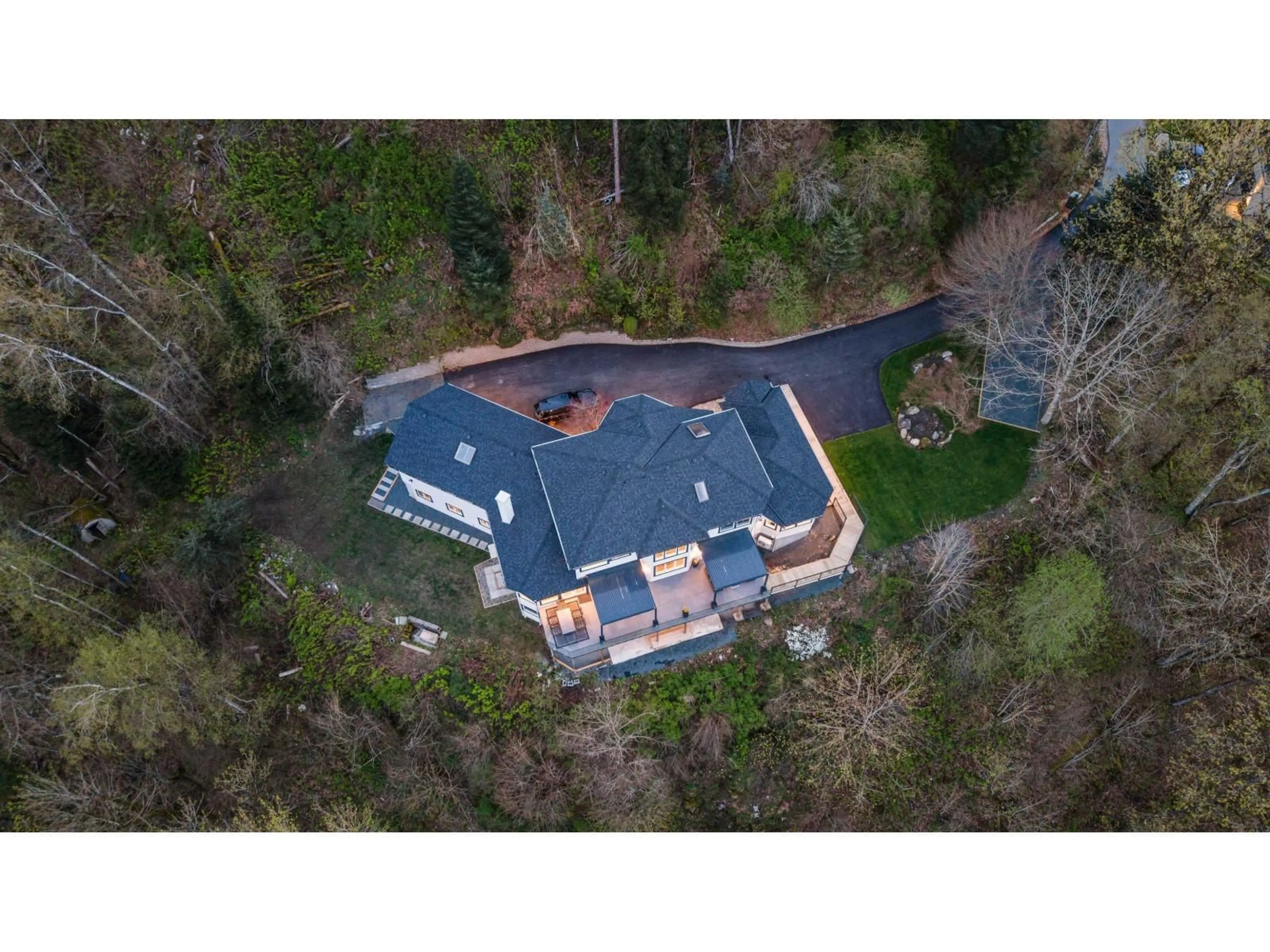 A pic from outside/outdoor area/front of a property/back of a property/a pic from drone, unknown for 43619 BRACKEN DRIVE, Chilliwack British Columbia V2R4A4