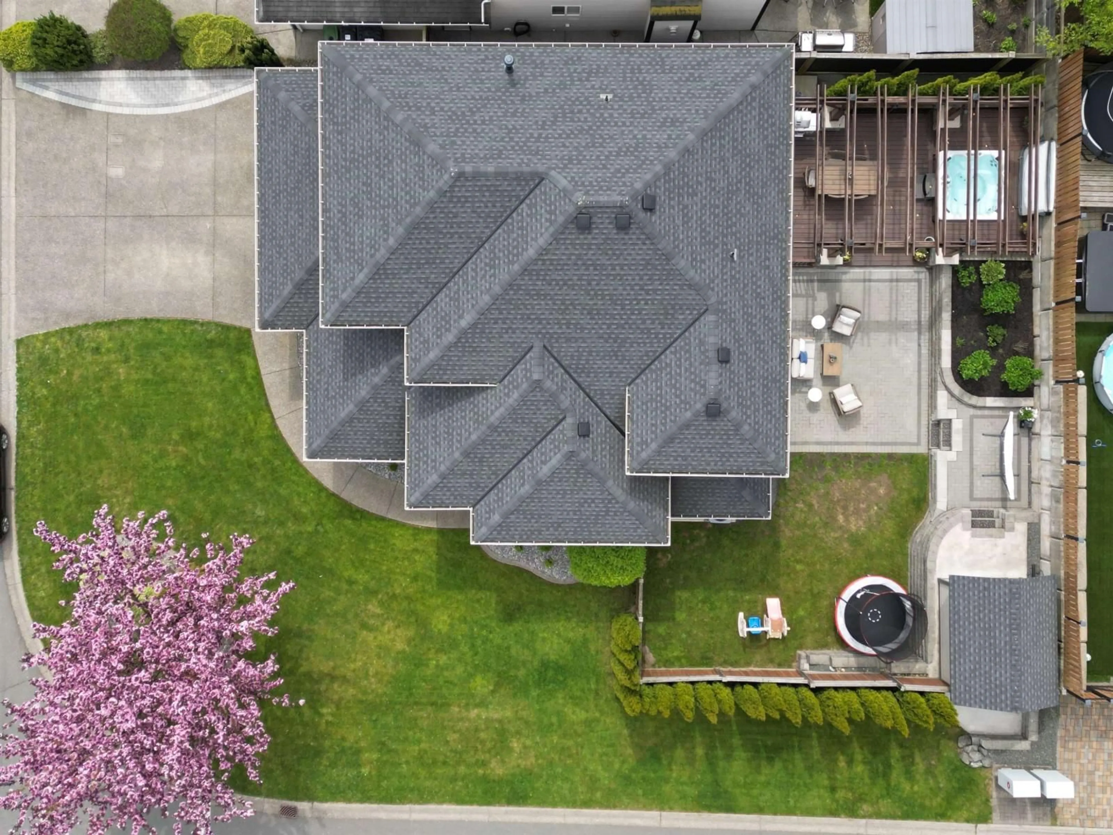 A pic from outside/outdoor area/front of a property/back of a property/a pic from drone, street for 4916 TESKEY ROAD, Chilliwack British Columbia V2R5T7