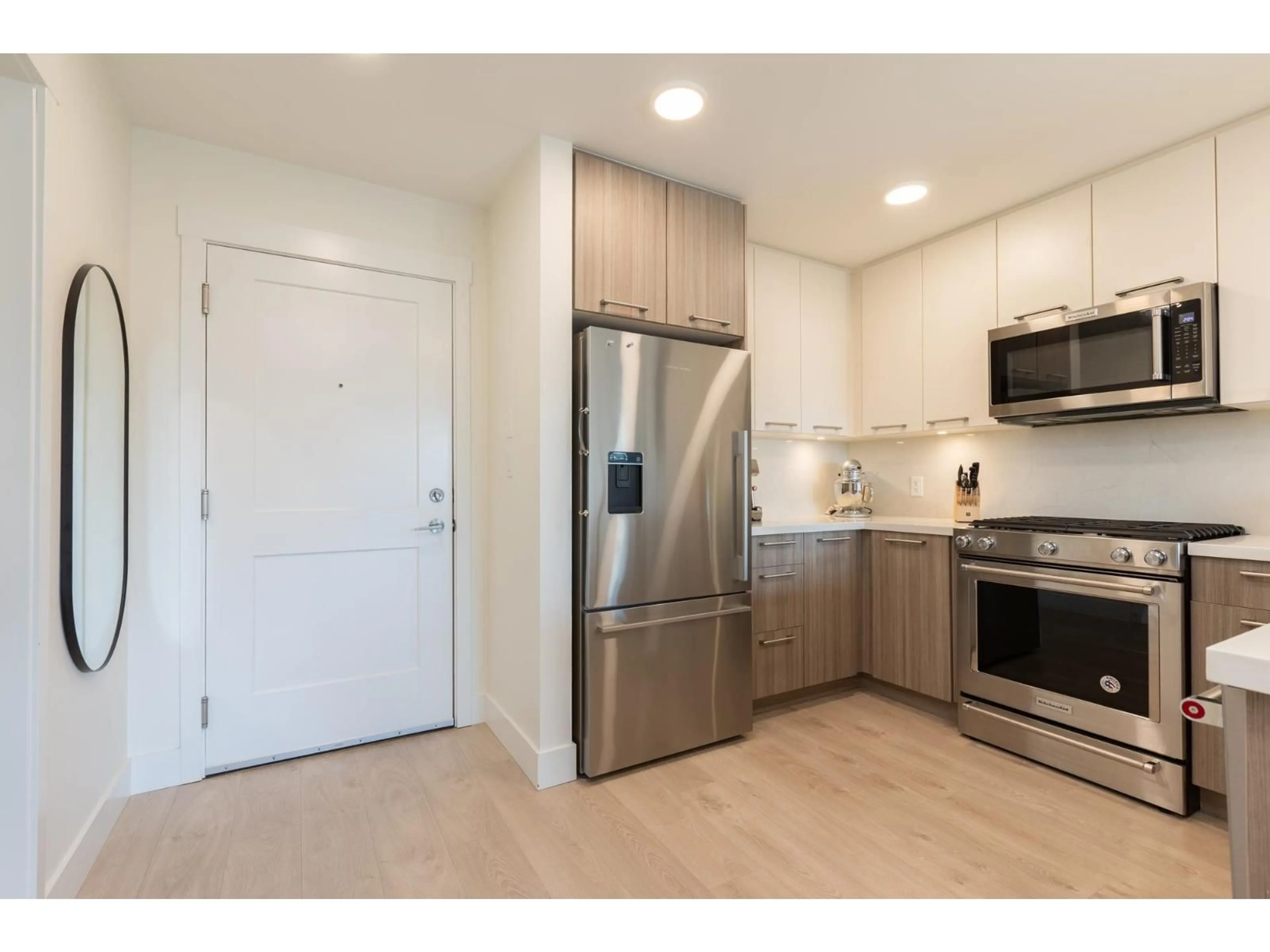 Standard kitchen, unknown for 309 - 14022 NORTH BLUFF ROAD, White Rock British Columbia V4B3C3