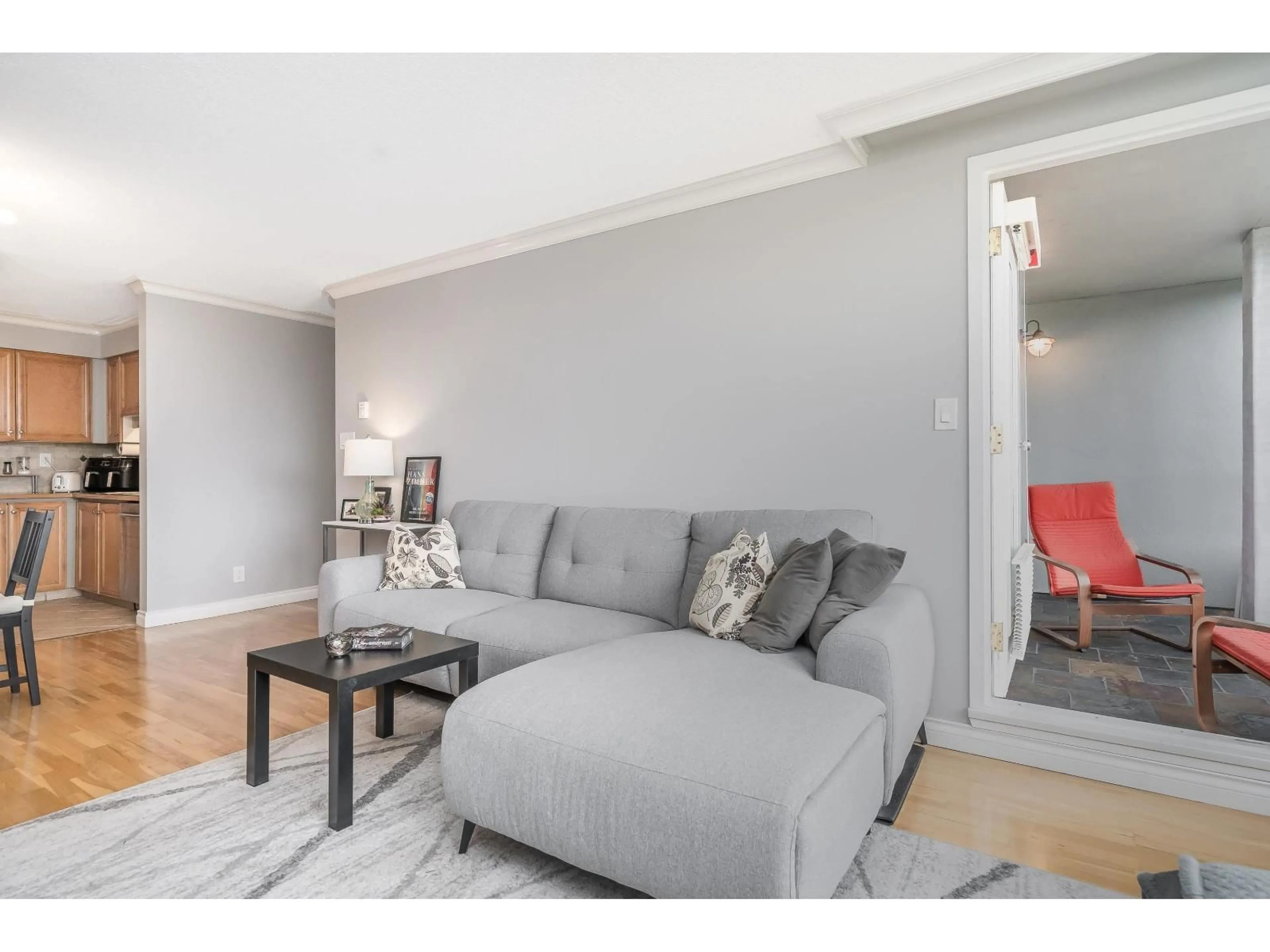 Living room with furniture, unknown for 1005 - 11910 80 AVENUE, Delta British Columbia V4C8E3