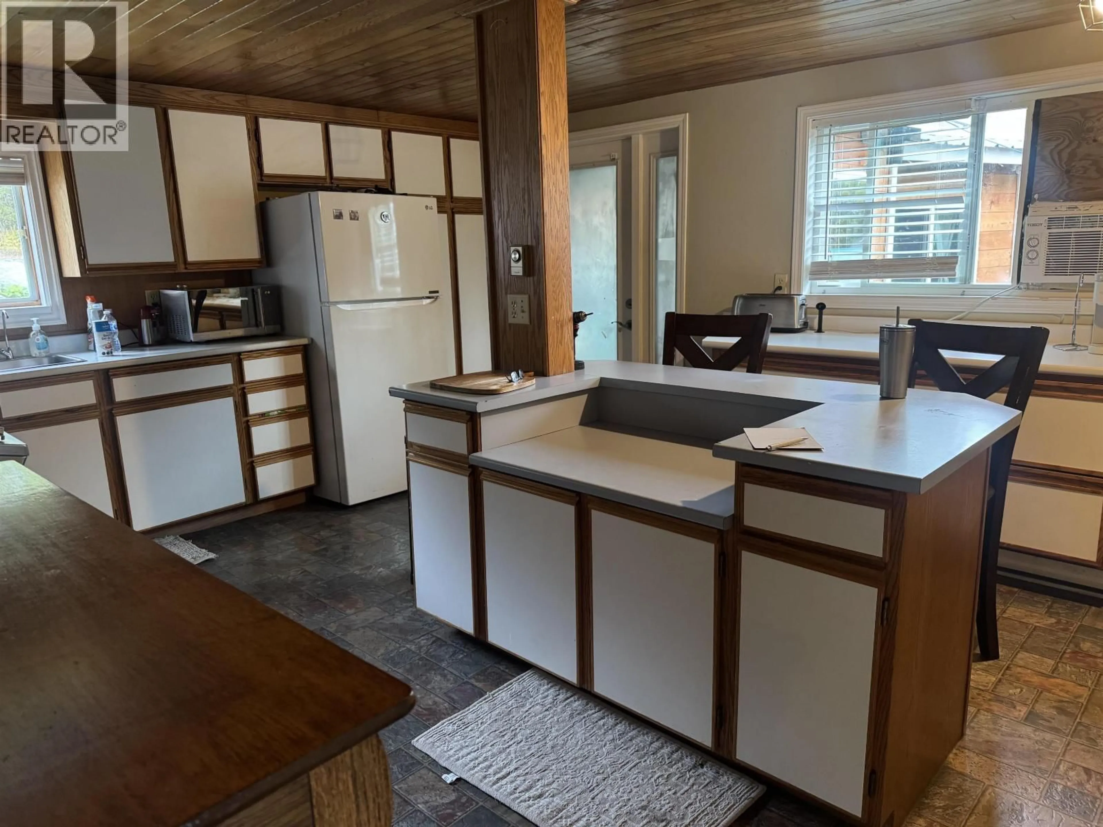 Open concept kitchen, unknown for 3168 COPELAND ROAD, Quesnel British Columbia V2J6P7