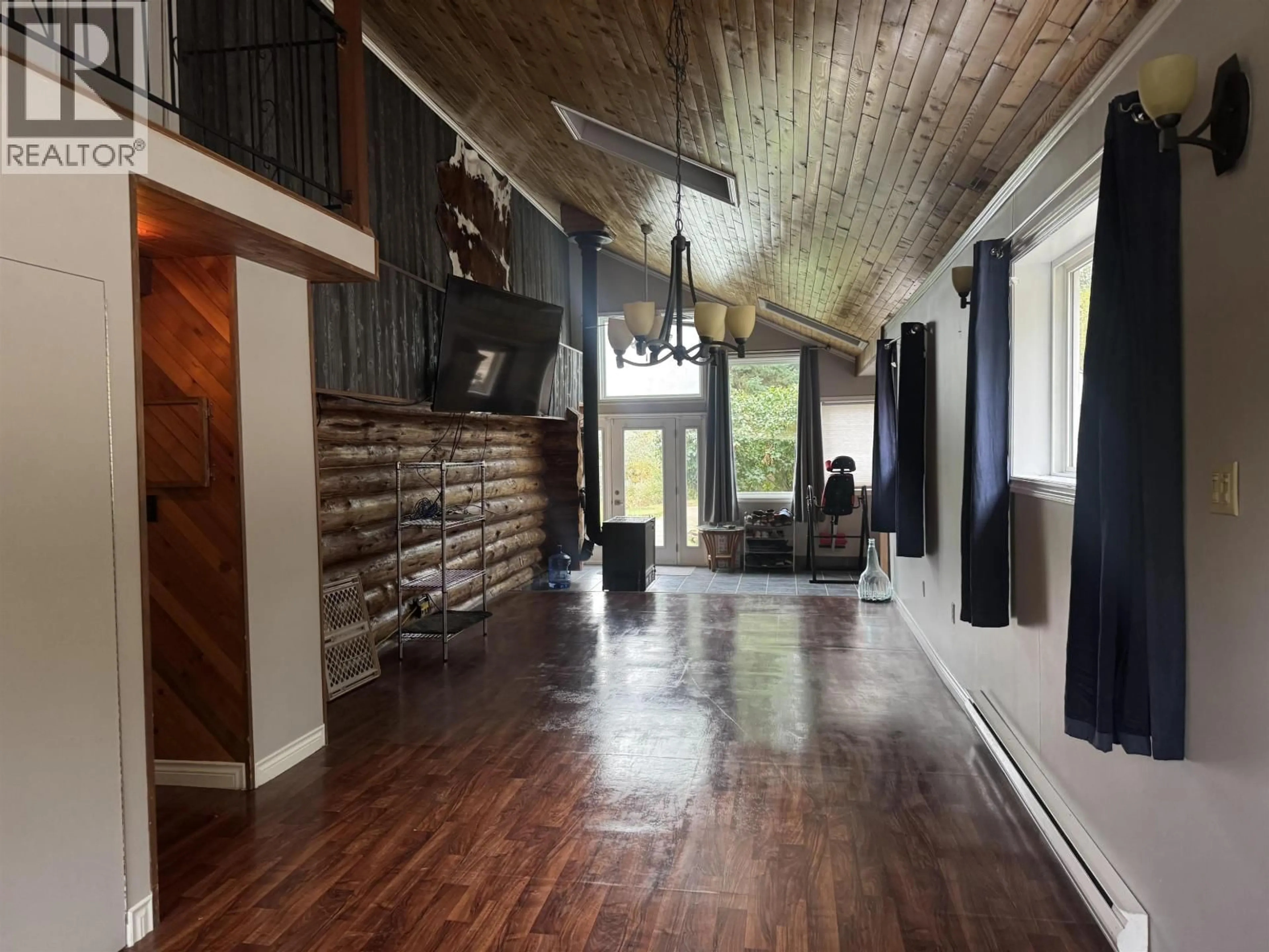 Indoor foyer for 3168 COPELAND ROAD, Quesnel British Columbia V2J6P7