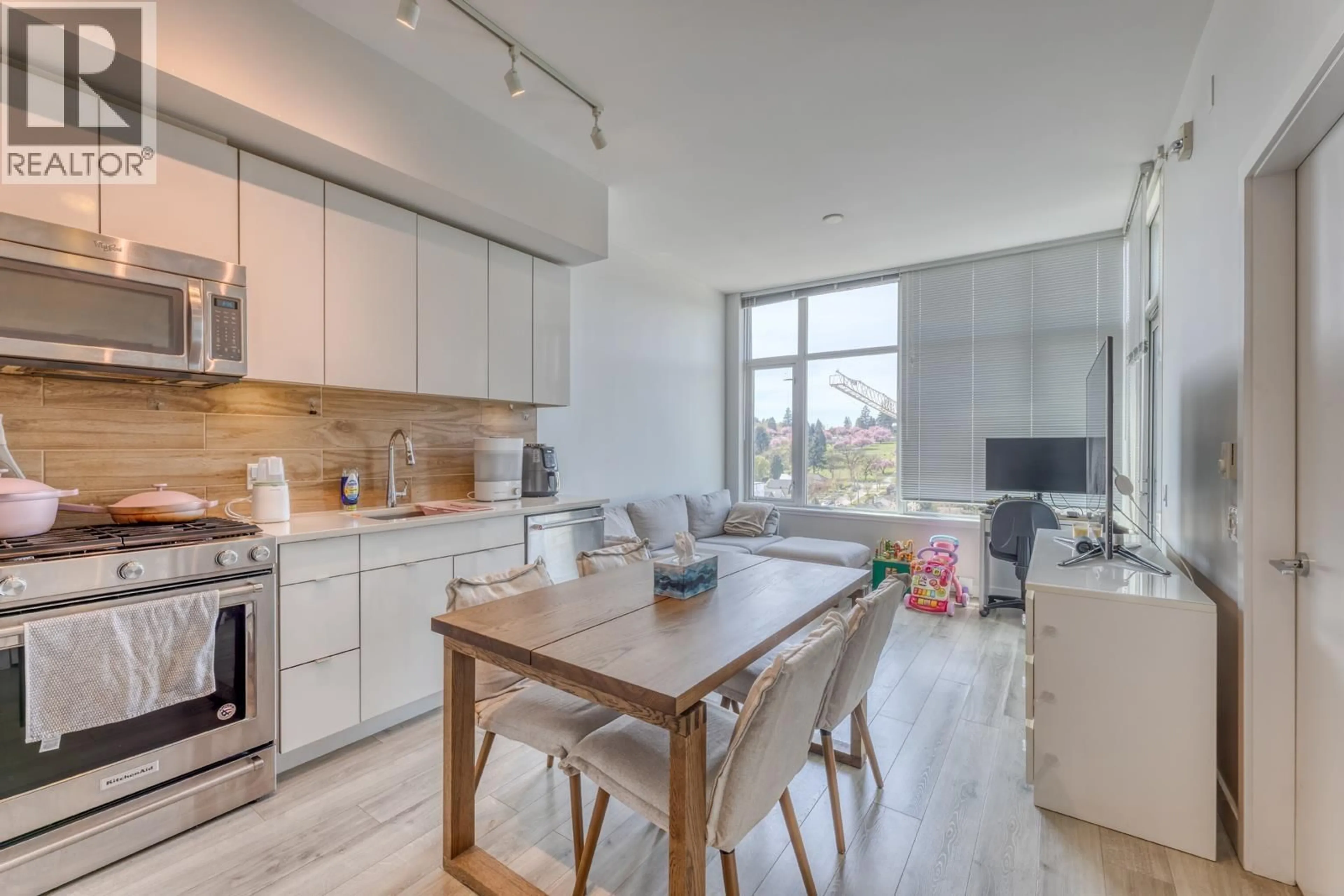 Open concept kitchen, unknown for 1502 - 200 NELSON'S CRESCENT, New Westminster British Columbia V3L0H4