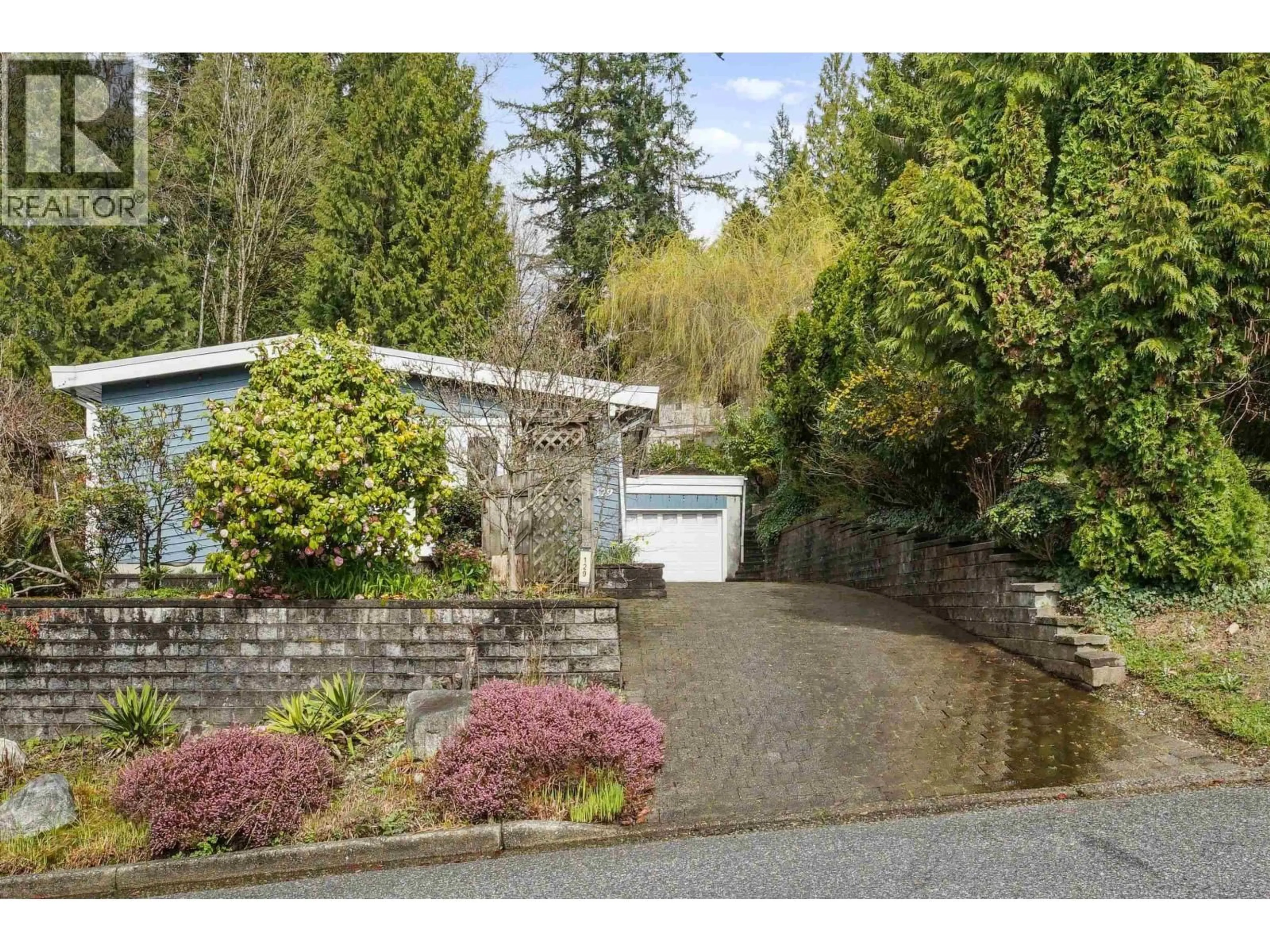 A pic from outside/outdoor area/front of a property/back of a property/a pic from drone, street for 129 ROE DRIVE, Port Moody British Columbia V3H3M9