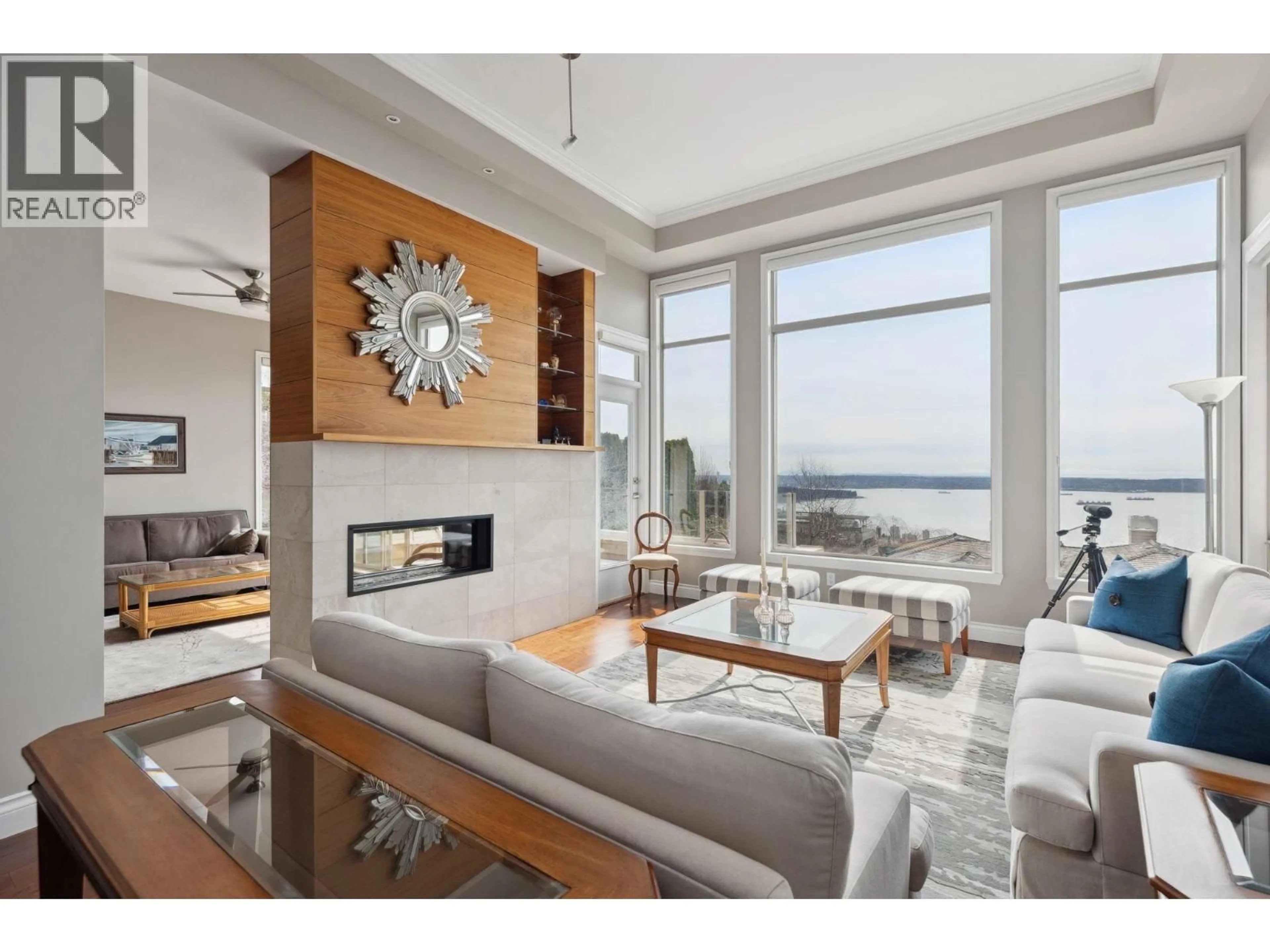 Living room with furniture, unknown for 2416 CARR LANE, West Vancouver British Columbia V7S3H5