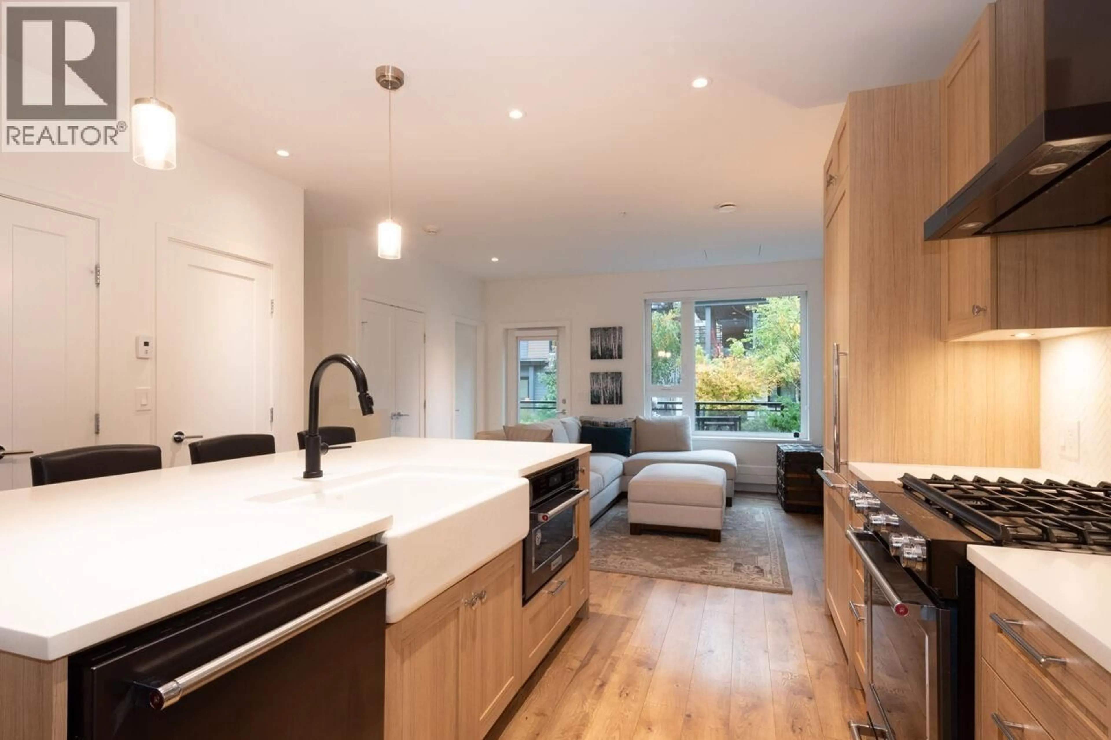 Open concept kitchen, unknown for 122 - 525 2ND STREET, North Vancouver British Columbia V7L1E1