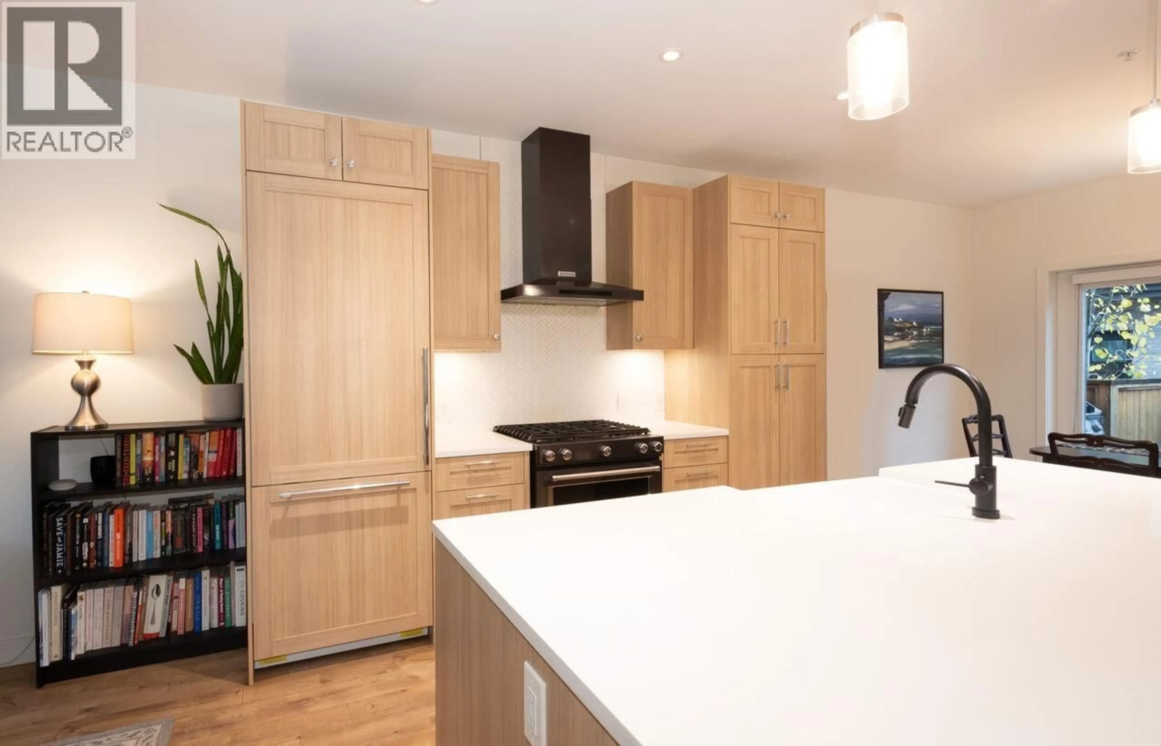 Contemporary kitchen, wood/laminate floor for 122 - 525 2ND STREET, North Vancouver British Columbia V7L1E1