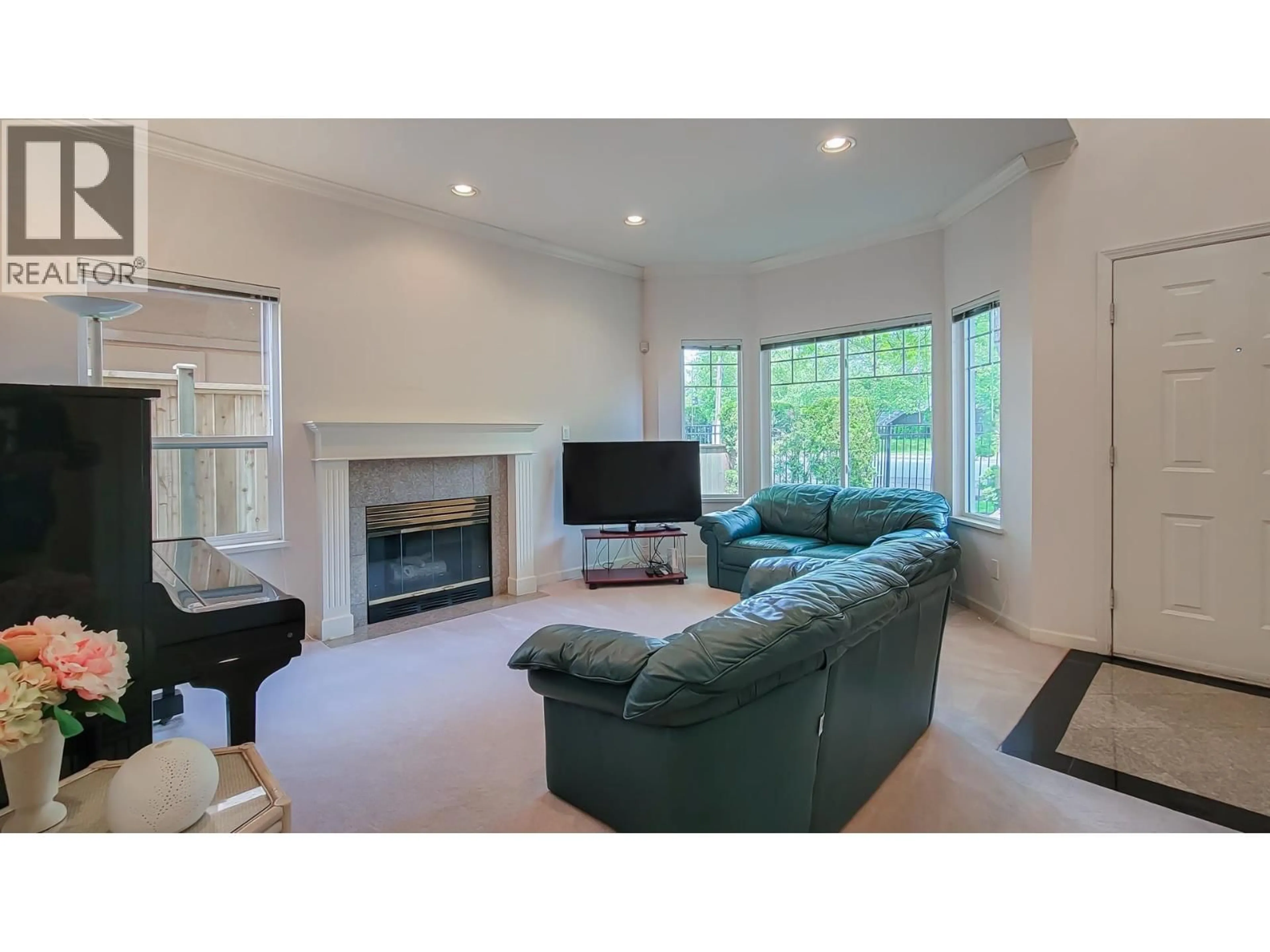 Living room with furniture, unknown for 10 - 8060 ST. ALBANS ROAD, Richmond British Columbia V6Y2K9