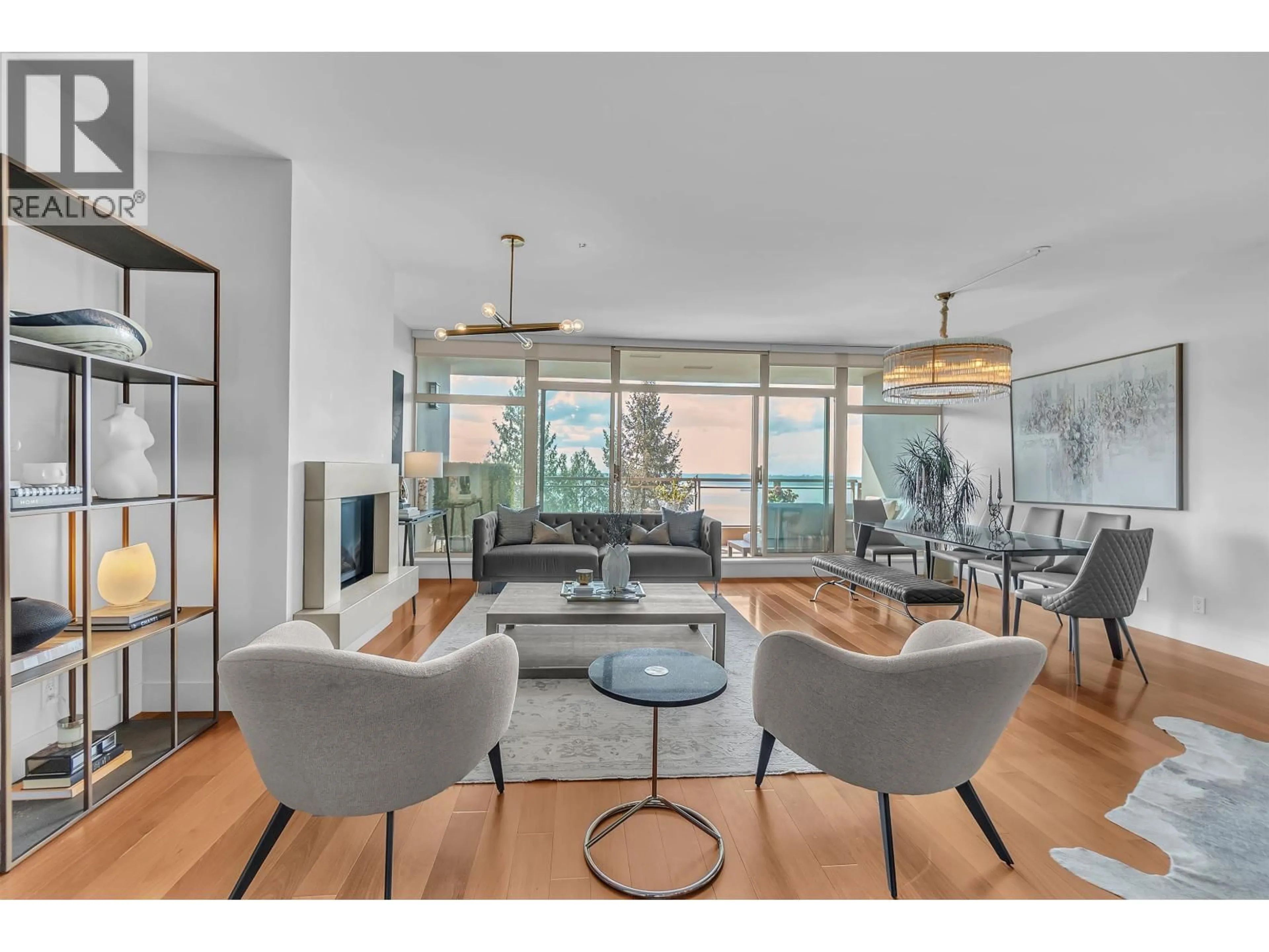 Living room with furniture, unknown for 702 - 3335 CYPRESS PLACE, West Vancouver British Columbia V7S3J8