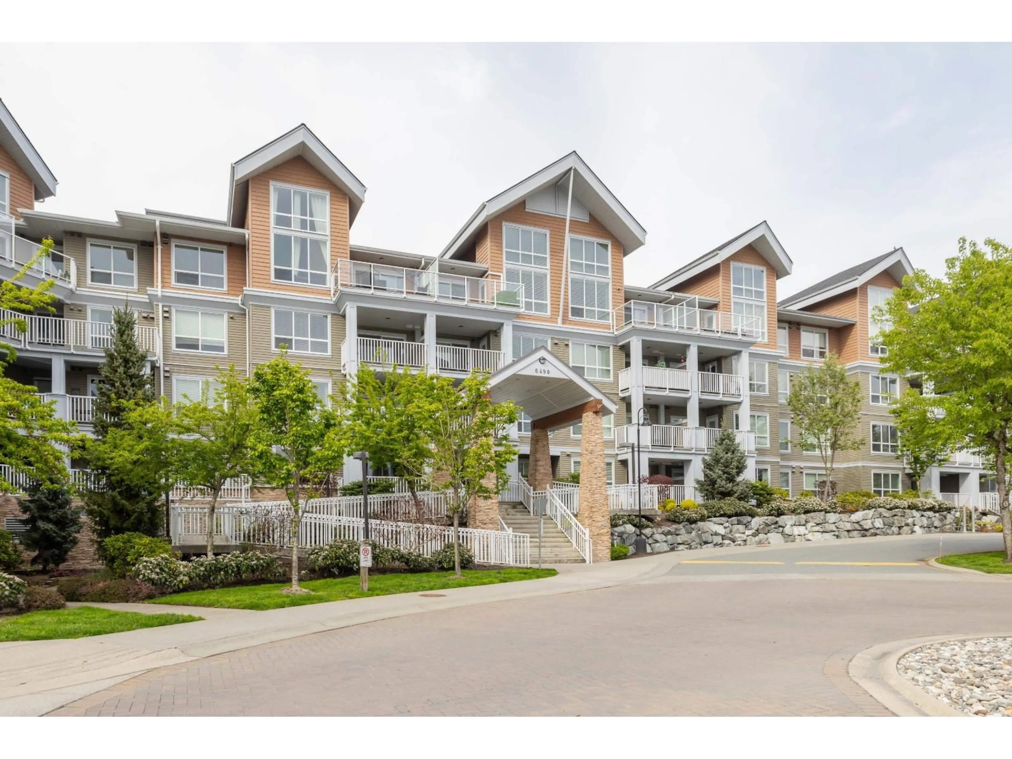 Unknown for 415 - 6490 194 STREET, Surrey British Columbia V4N6J9