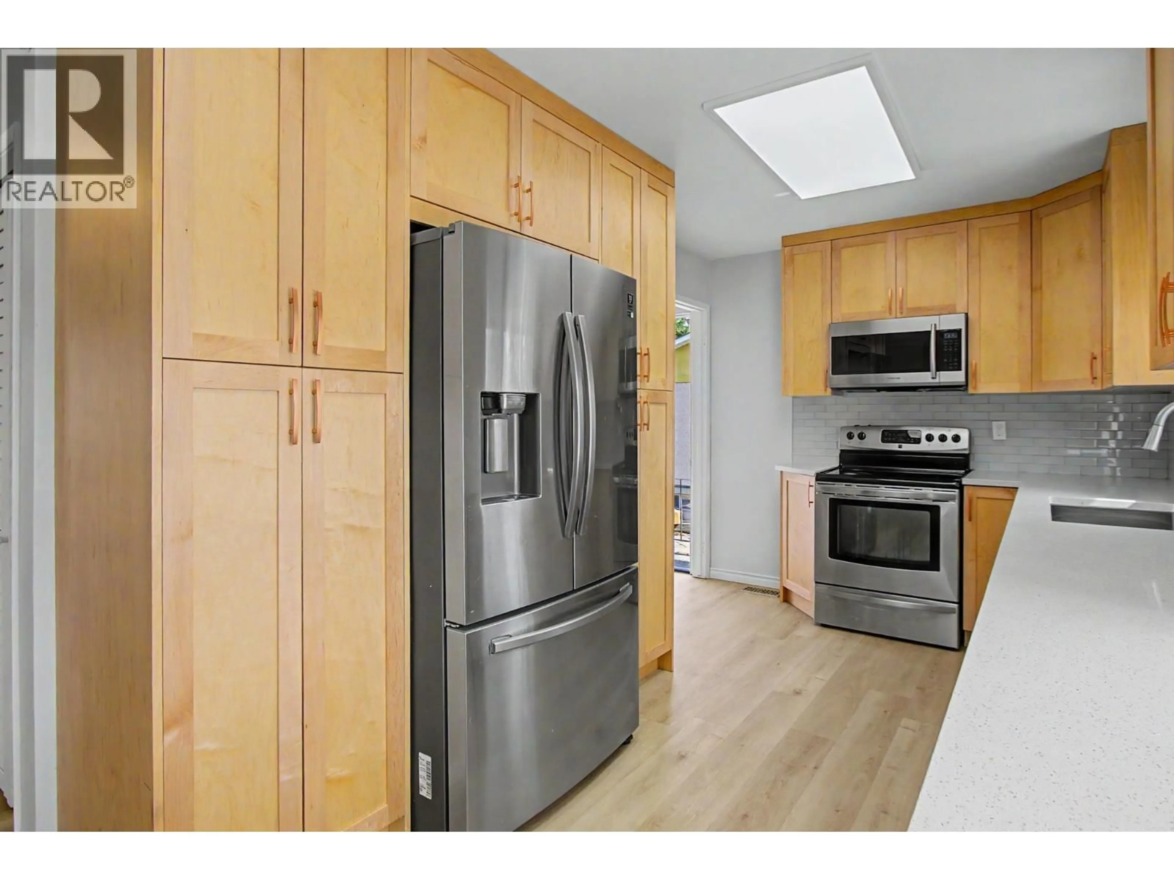 Standard kitchen, wood/laminate floor for 6816 FAIRMONT CRESCENT, Prince George British Columbia V2N2P5