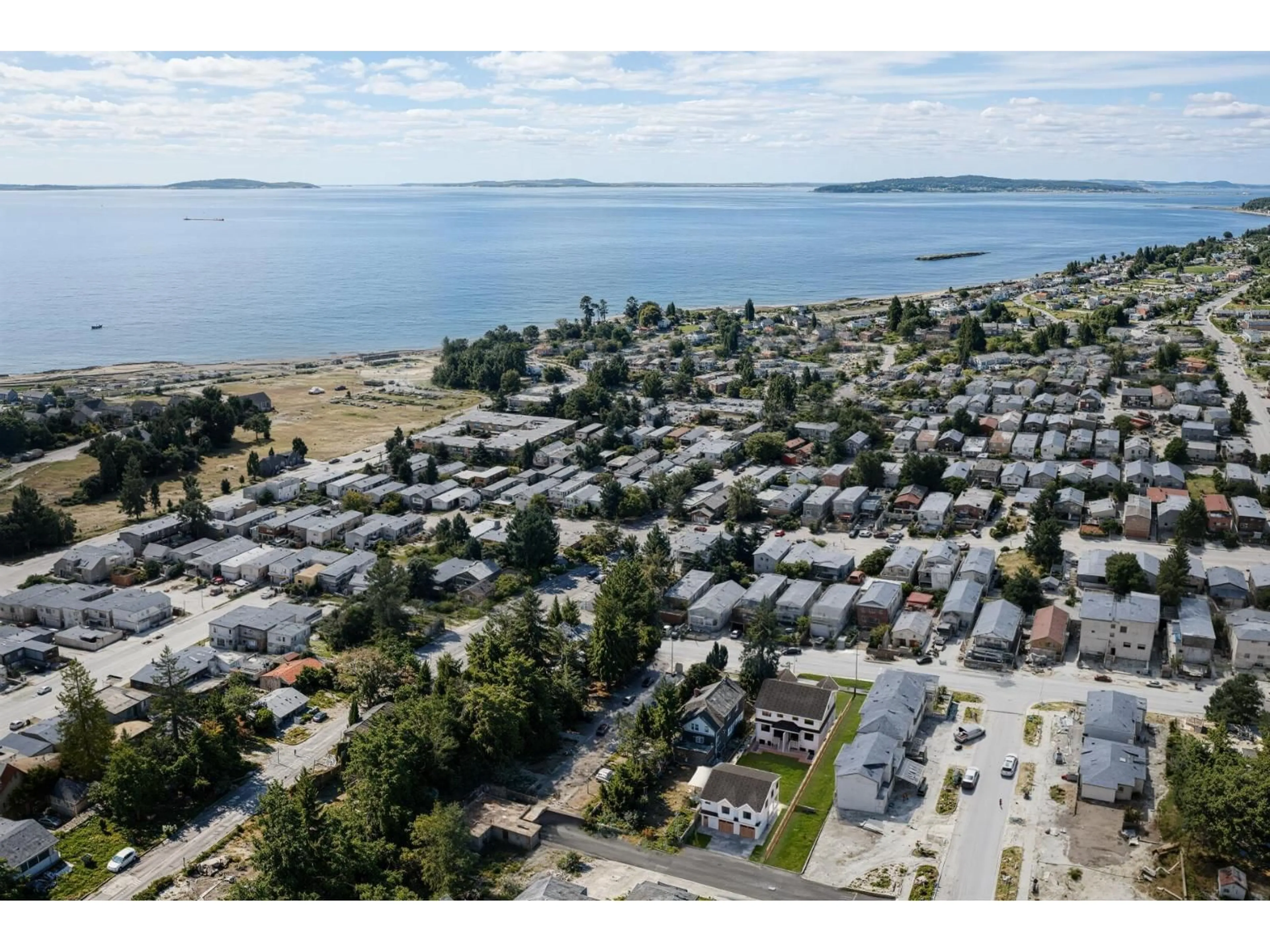 A pic from outside/outdoor area/front of a property/back of a property/a pic from drone, unknown for 946 160 STREET, Surrey British Columbia V4A4W5