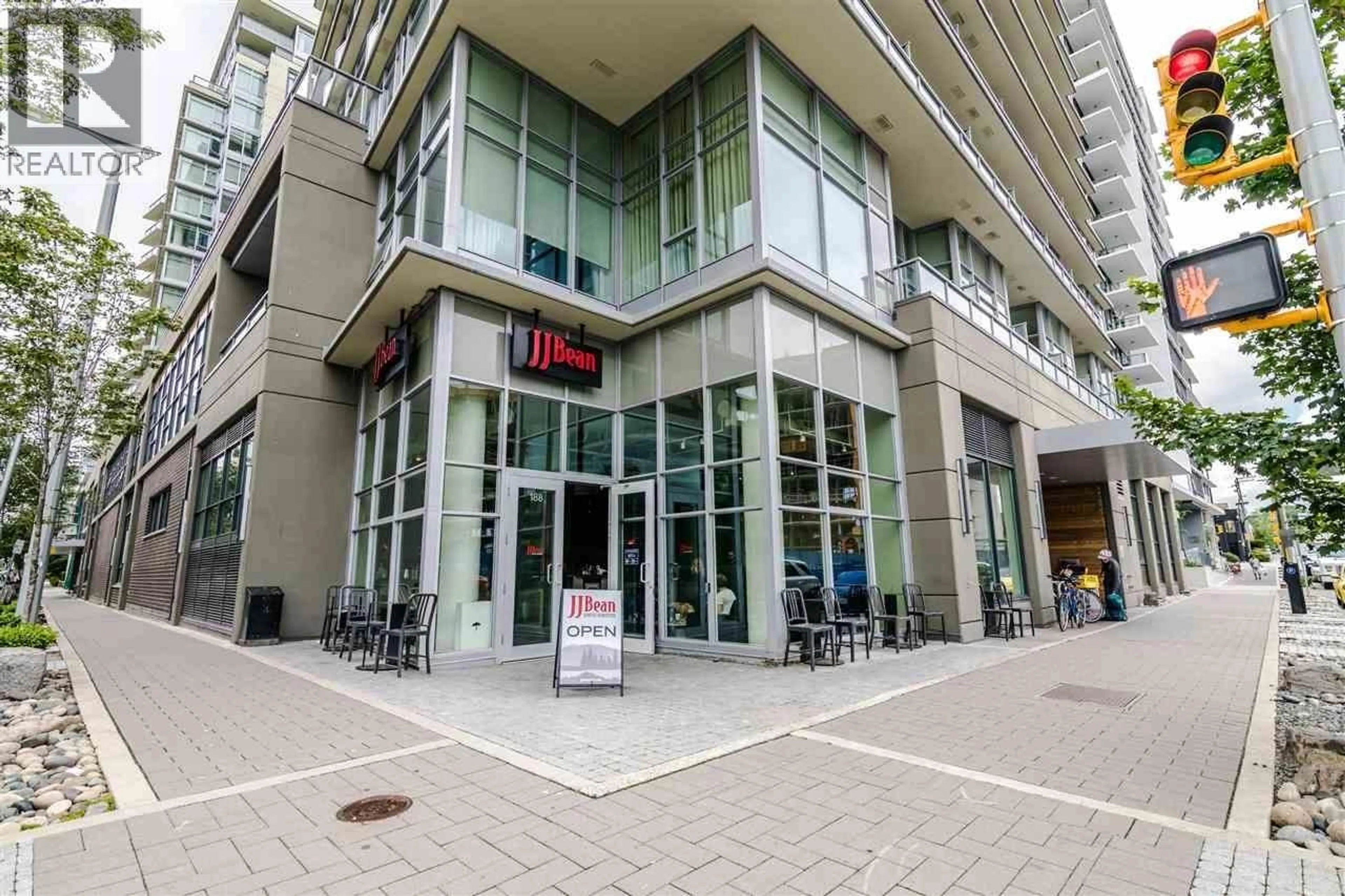 Indoor foyer for 1401 - 1708 COLUMBIA STREET, Vancouver British Columbia V5Y0H7