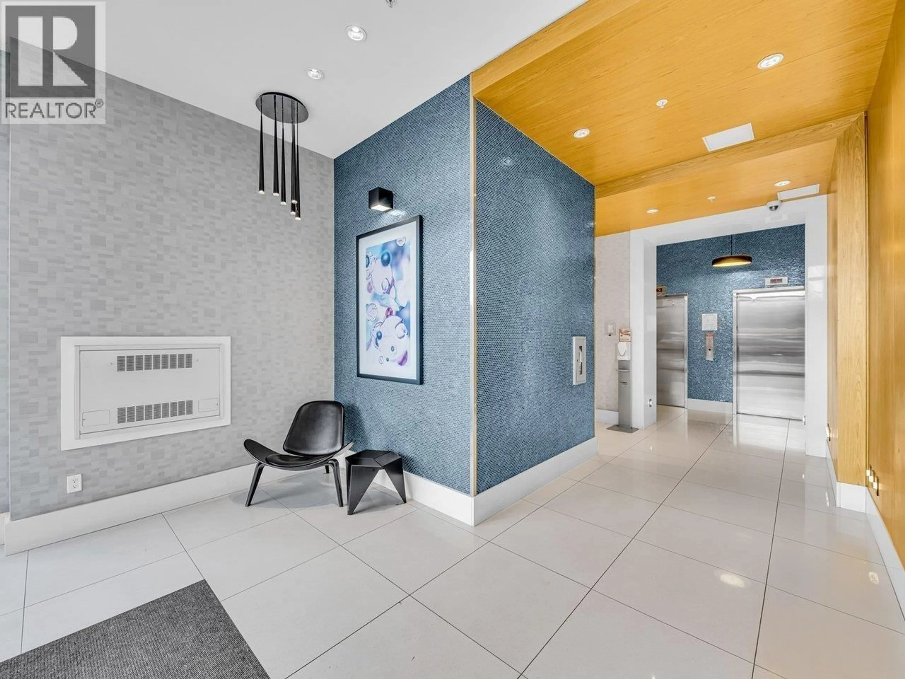 Indoor foyer for 1401 - 1708 COLUMBIA STREET, Vancouver British Columbia V5Y0H7