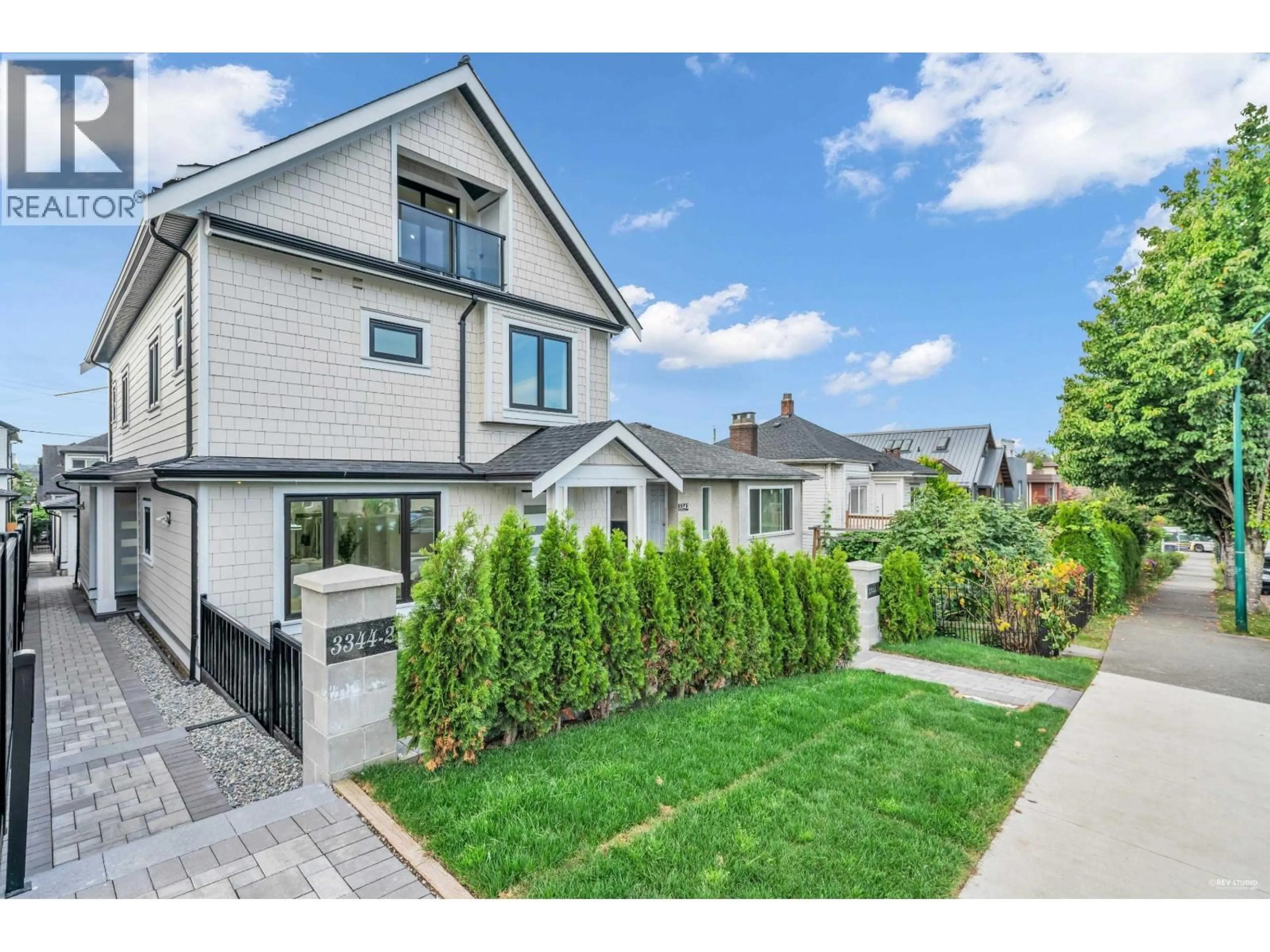 Unknown for 2 - 3344 ADANAC STREET, Vancouver British Columbia V5K2P3