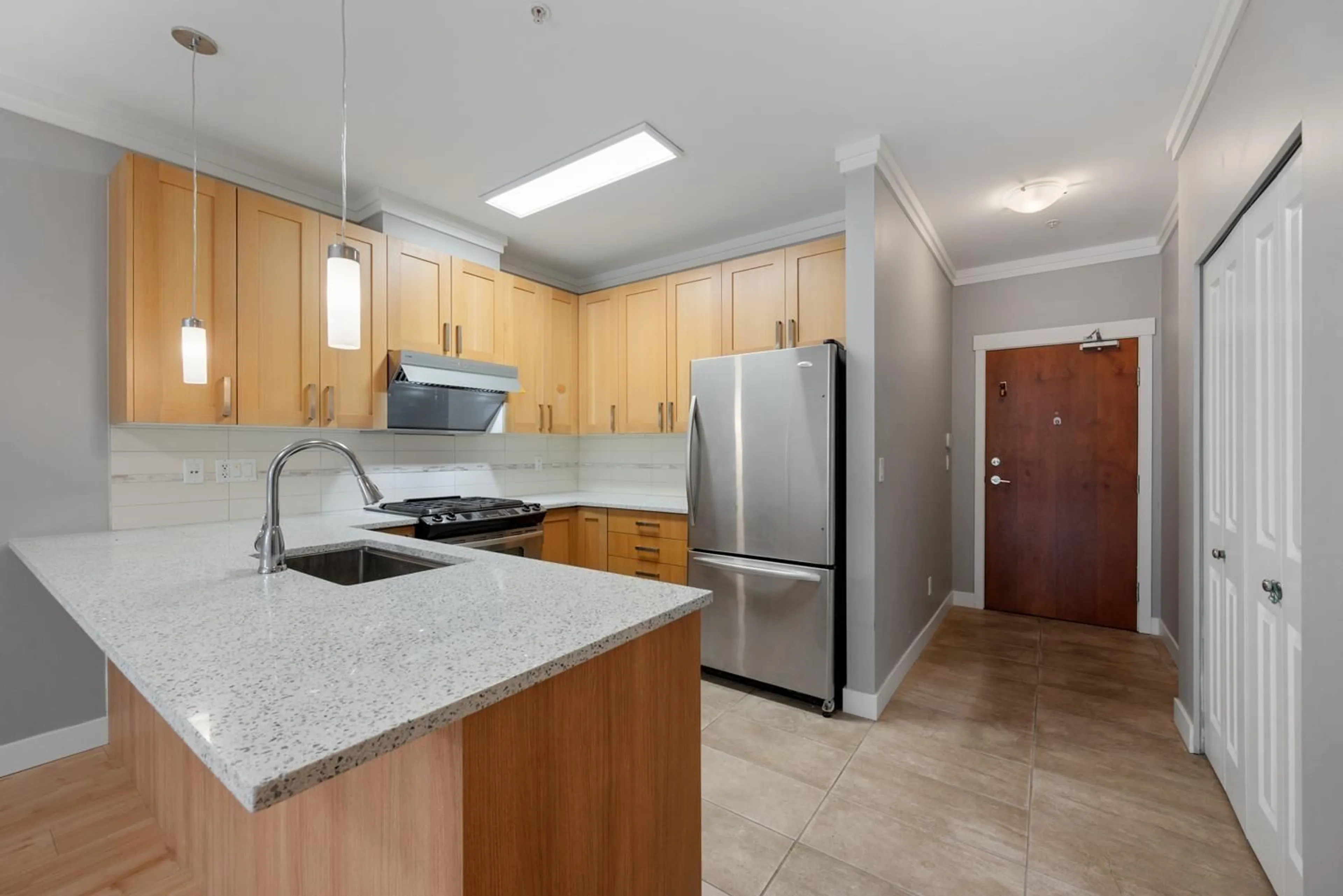 Standard kitchen, unknown for 107 - 15918 26 AVENUE, Surrey British Columbia V3Z5K3