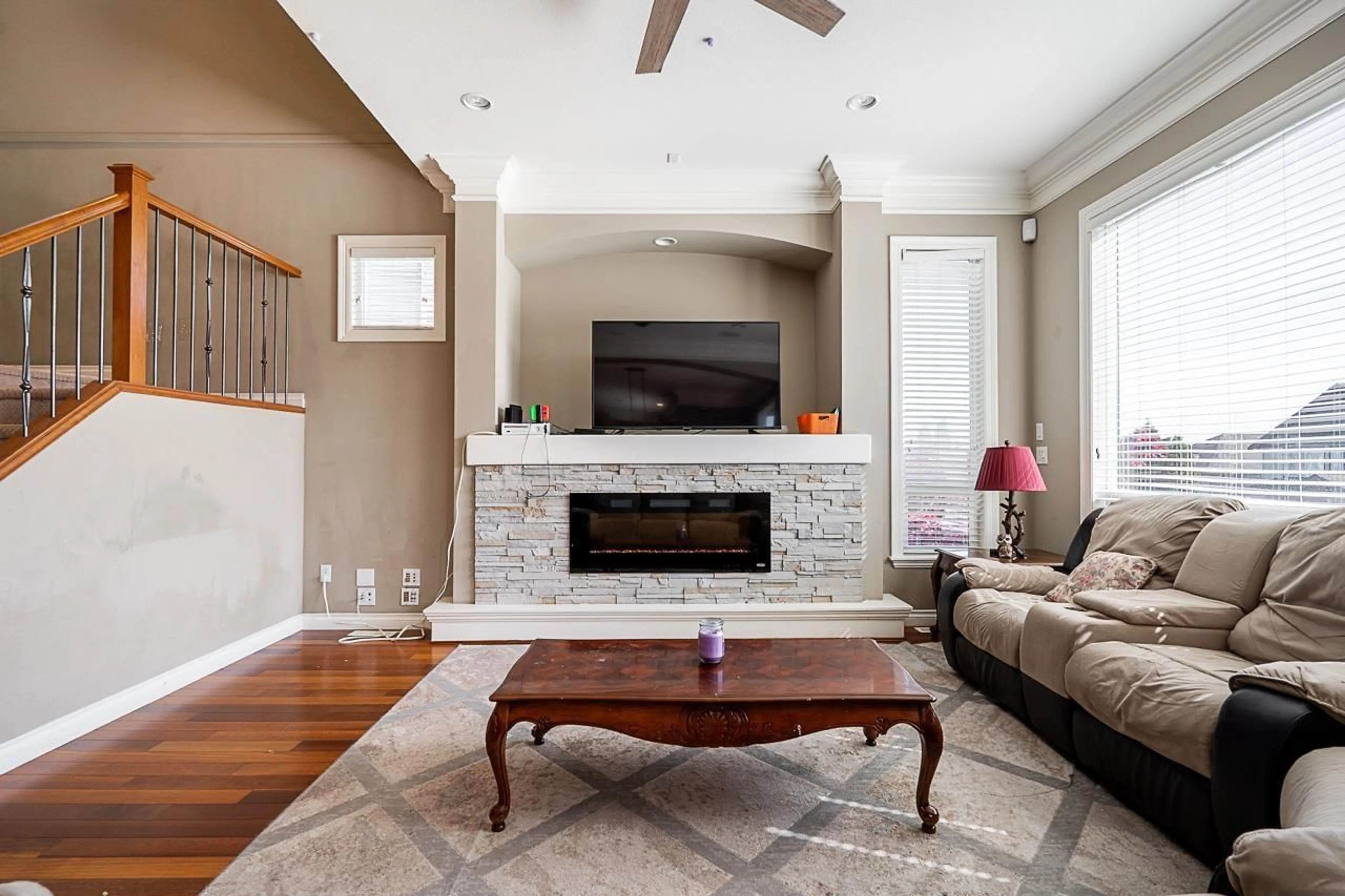 Living room with furniture, unknown for 19654 69A AVENUE, Langley British Columbia V2Y3A6