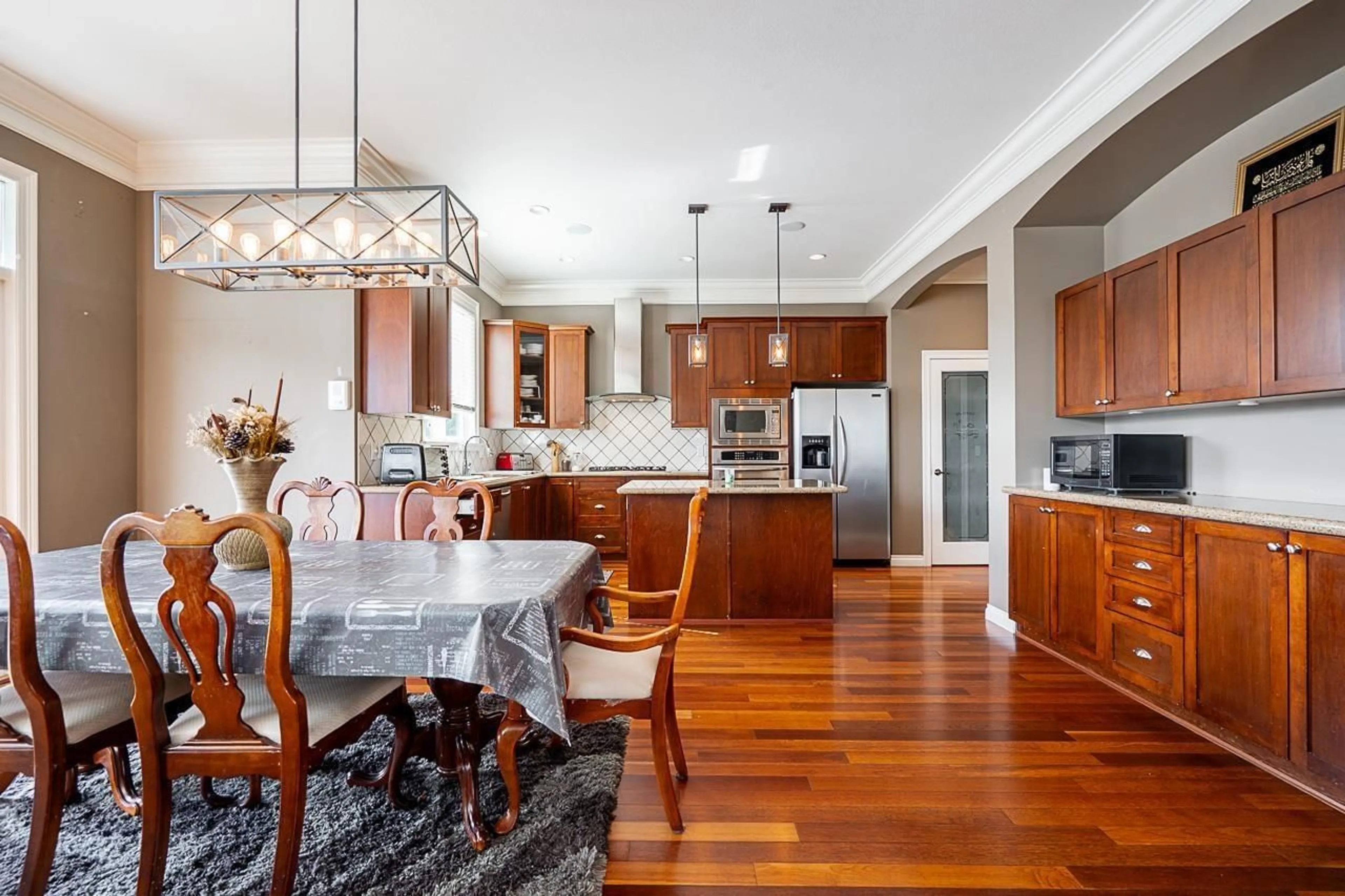 Open concept kitchen, wood/laminate floor for 19654 69A AVENUE, Langley British Columbia V2Y3A6