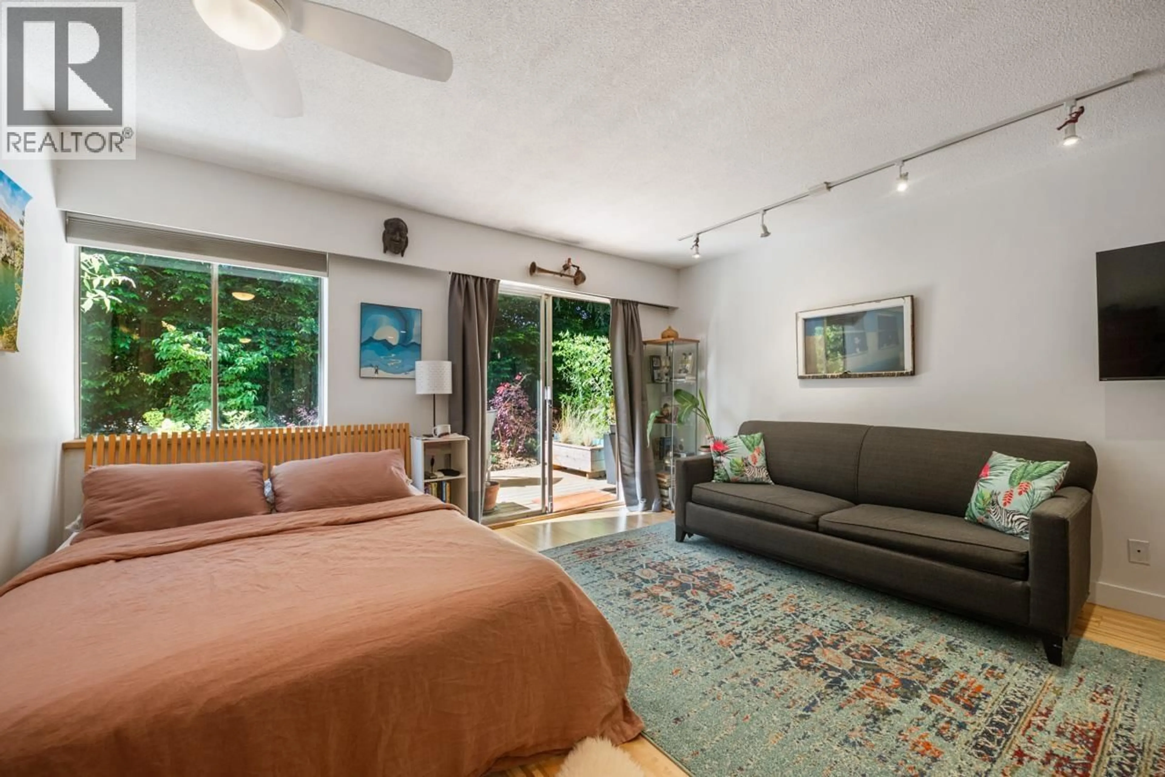 Unknown for 109 - 36 14TH AVENUE, Vancouver British Columbia V5T4C9