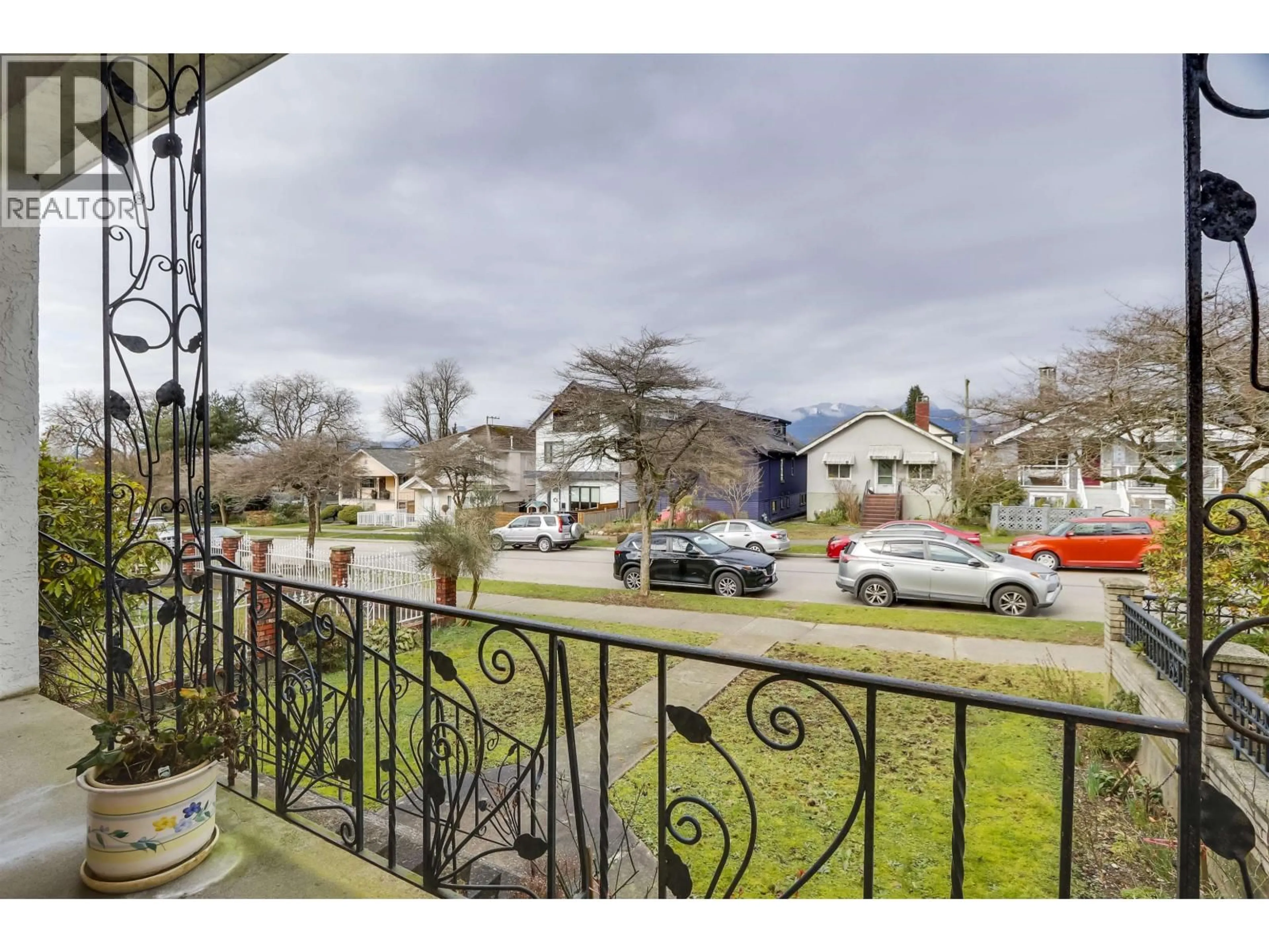 A pic from outside/outdoor area/front of a property/back of a property/a pic from drone, street for 2636 TRIUMPH STREET, Vancouver British Columbia V5K1S9