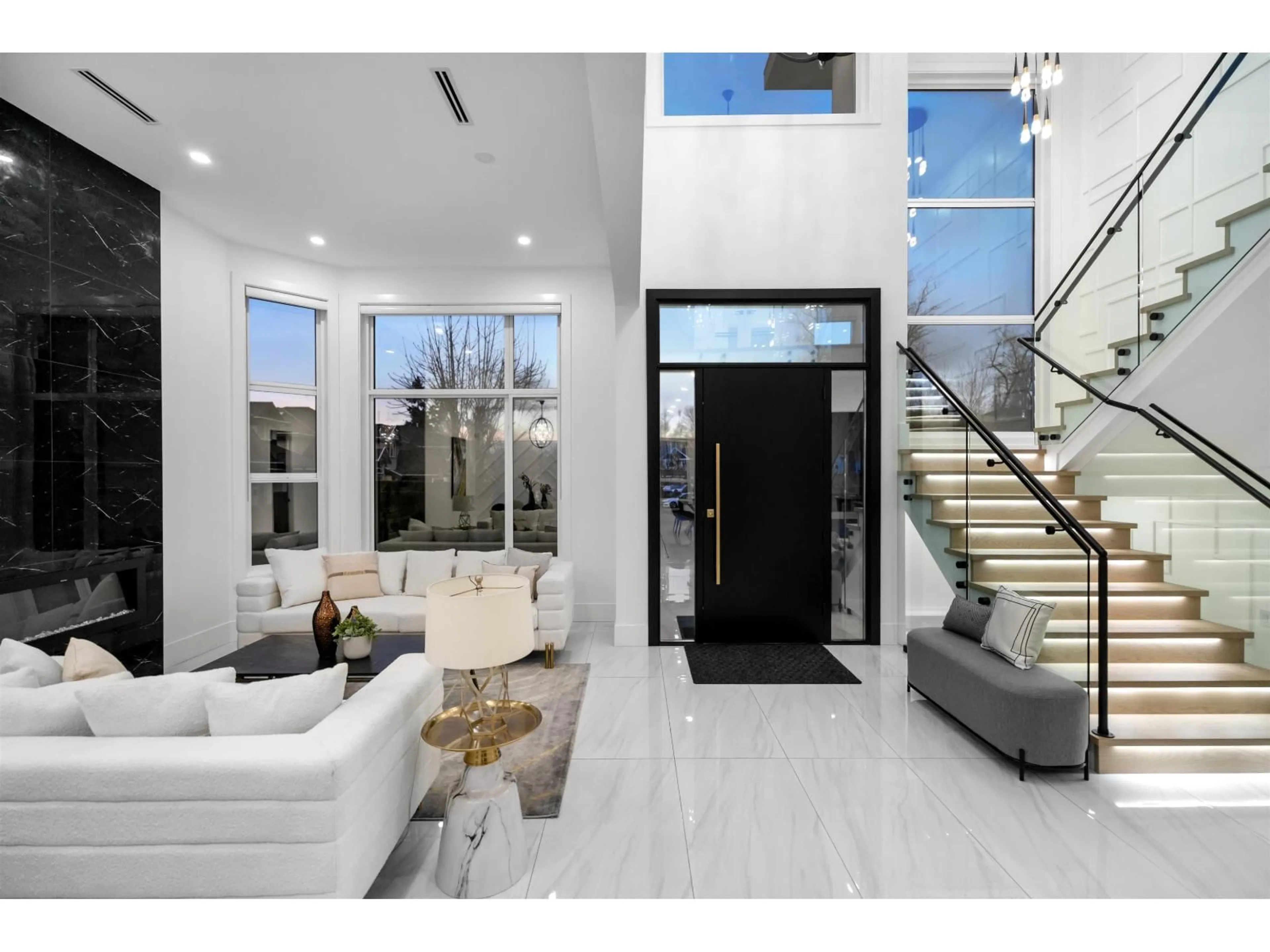 Indoor entryway for 18446 68A AVENUE, Surrey British Columbia V3S9H9