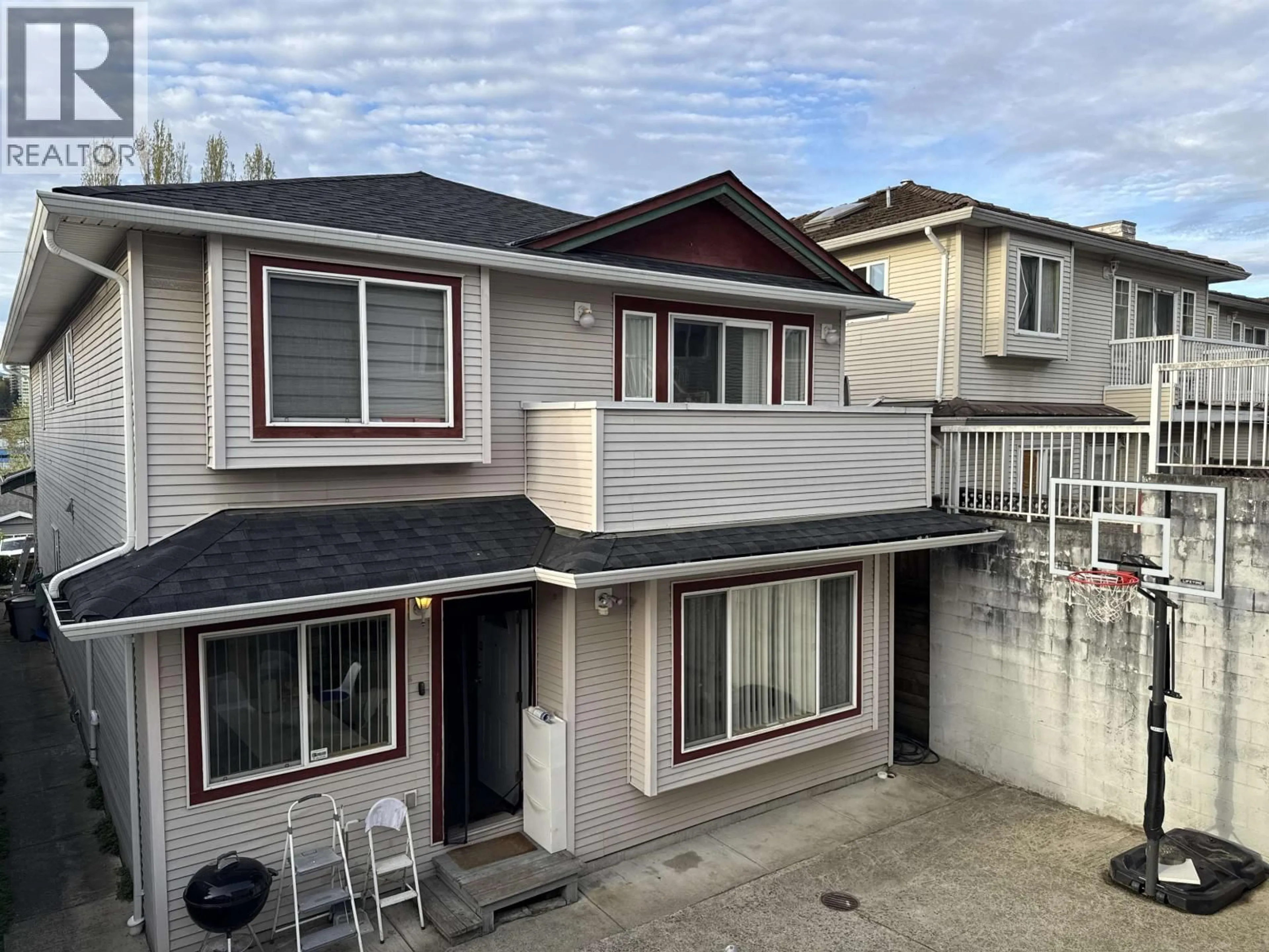 Home with vinyl exterior material, street for 5142 MANOR STREET, Burnaby British Columbia V5G1B5