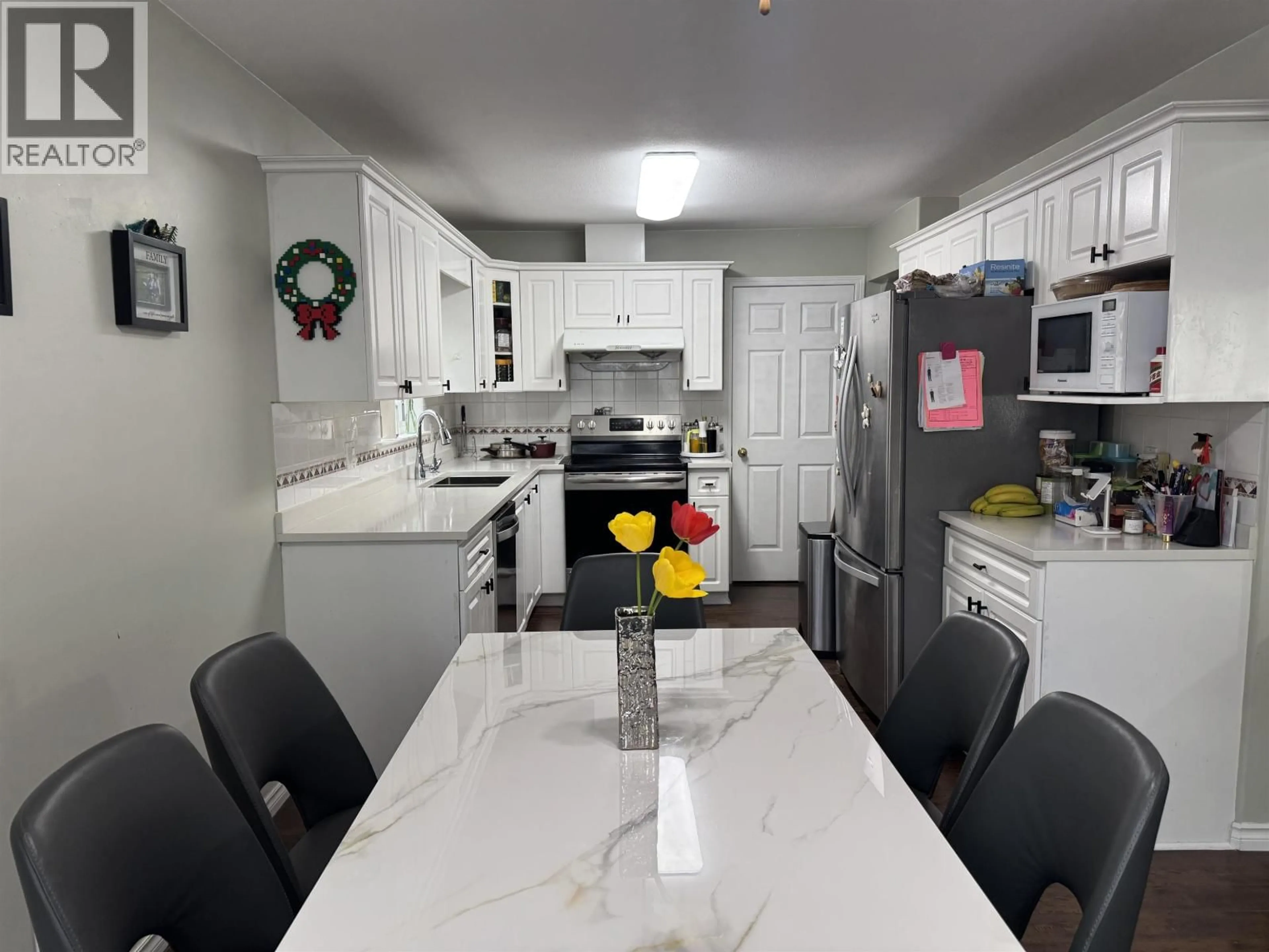 Open concept kitchen, ceramic/tile floor for 5142 MANOR STREET, Burnaby British Columbia V5G1B5