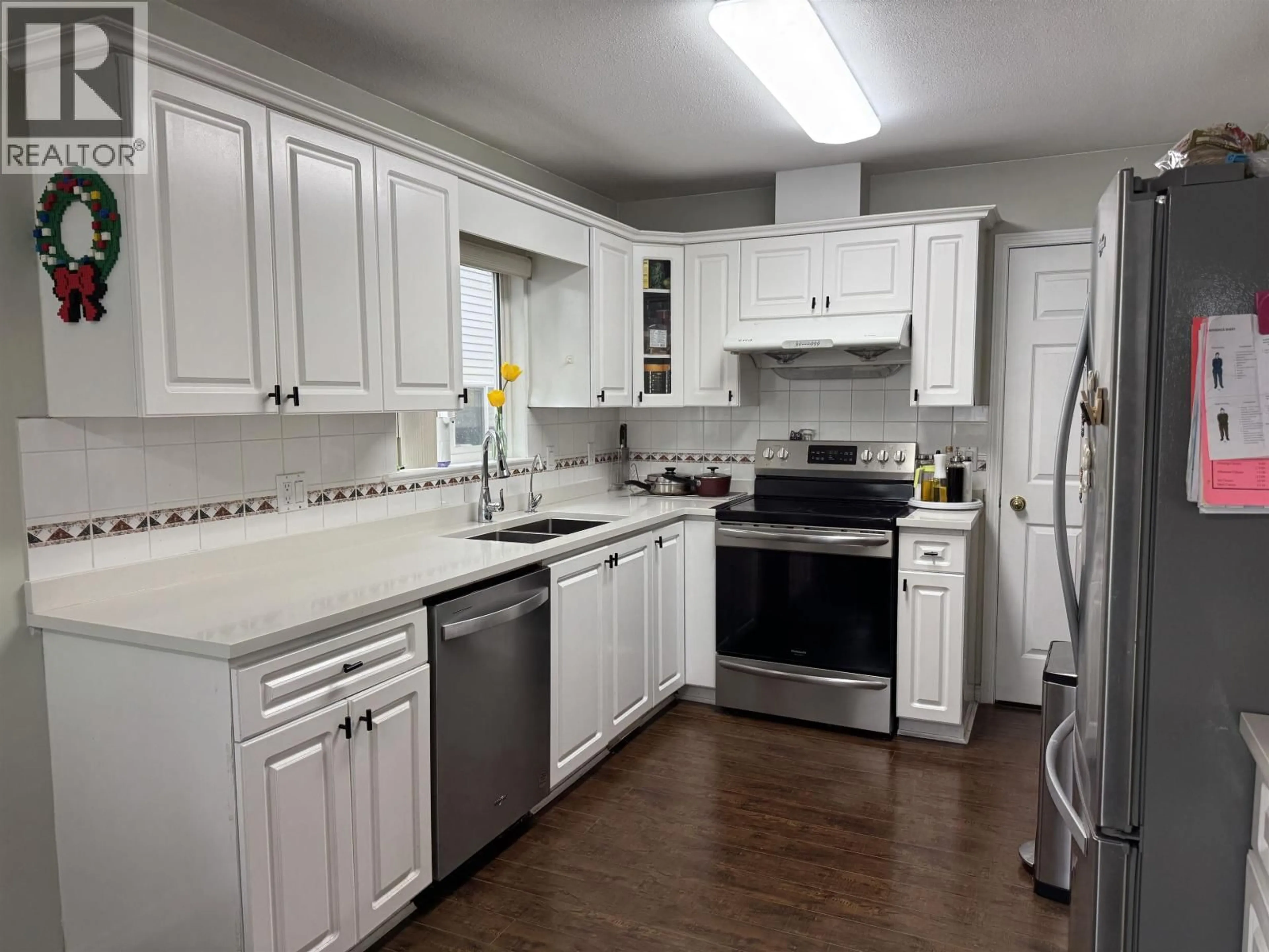 Standard kitchen, unknown for 5142 MANOR STREET, Burnaby British Columbia V5G1B5