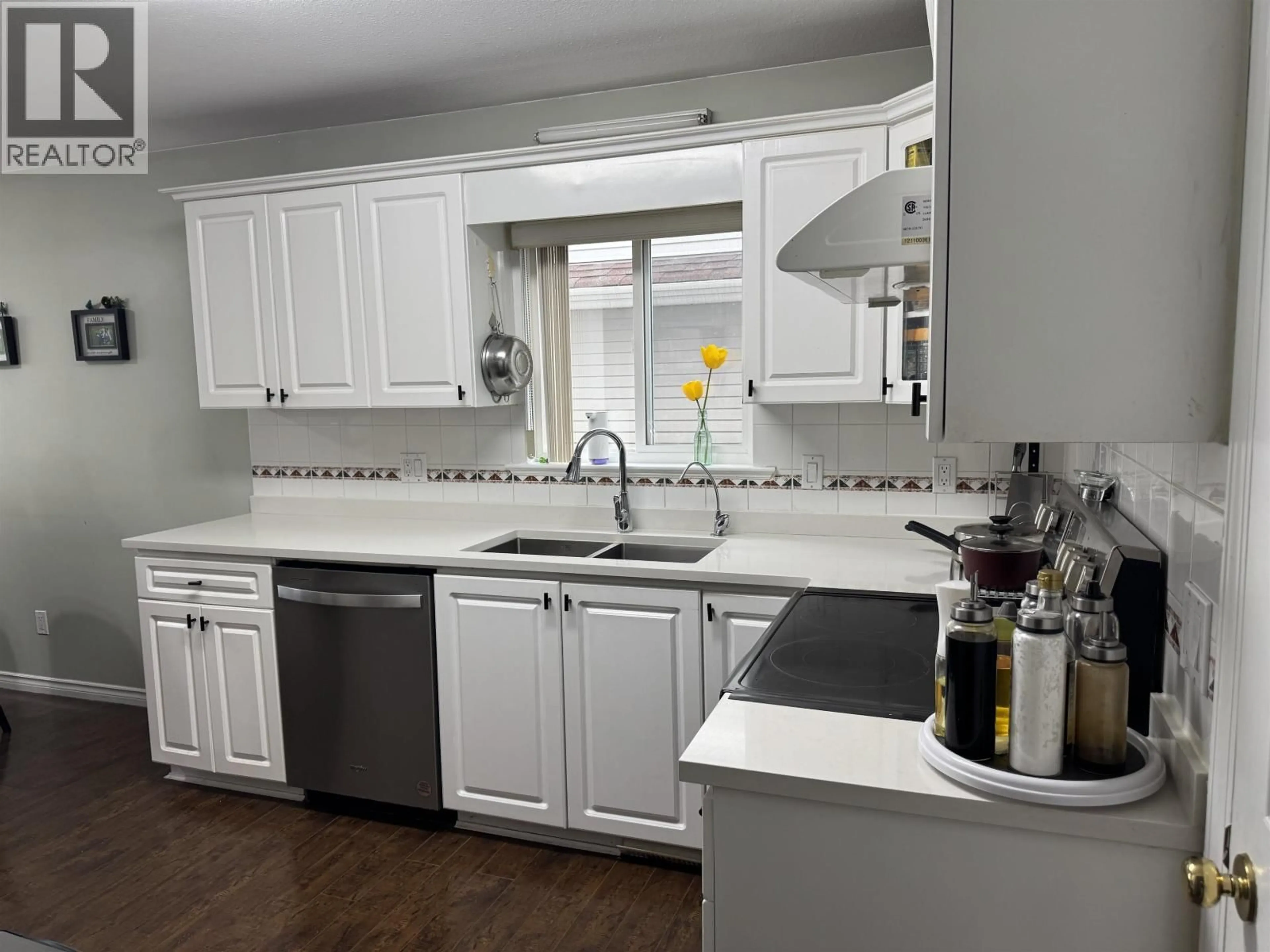 Standard kitchen, unknown for 5142 MANOR STREET, Burnaby British Columbia V5G1B5